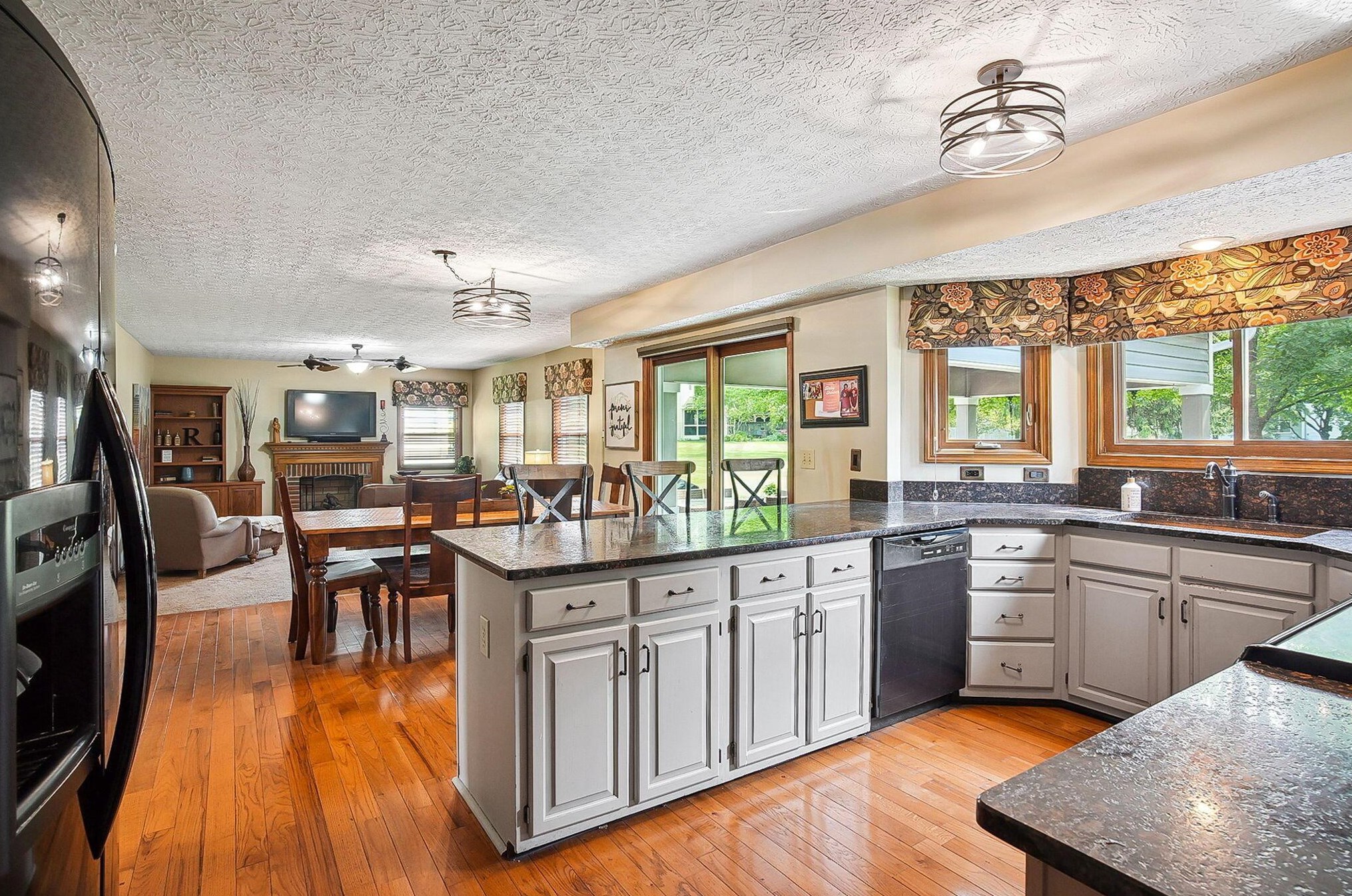 1025 Caroway Blvd, Columbus OH 43230-6214 exterior