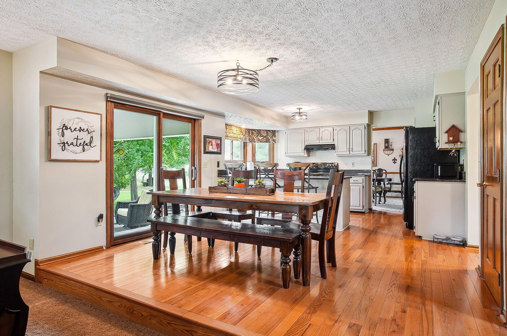 1025 Caroway Blvd, Columbus OH 43230-6214 exterior