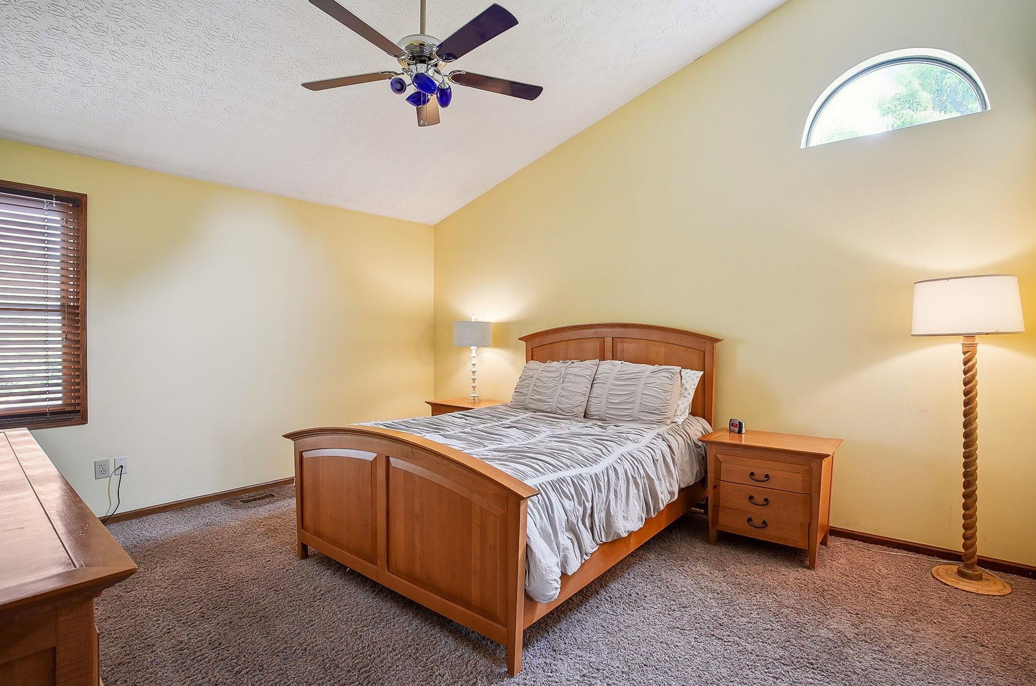 1025 Caroway Blvd, Columbus OH 43230-6214 exterior