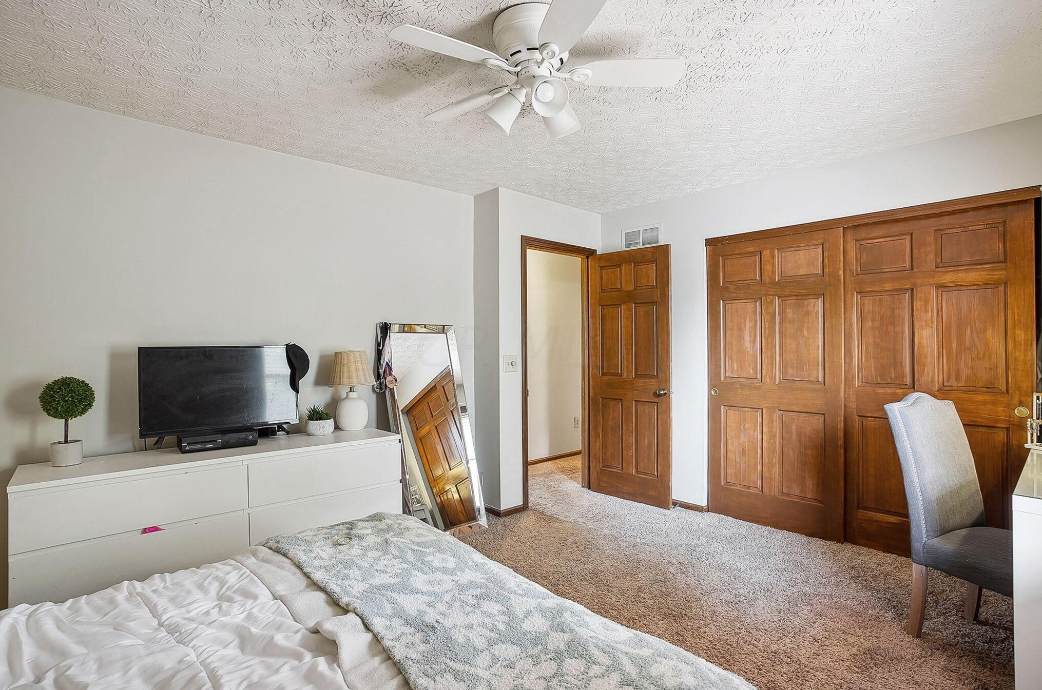 1025 Caroway Blvd, Columbus OH 43230-6214 exterior