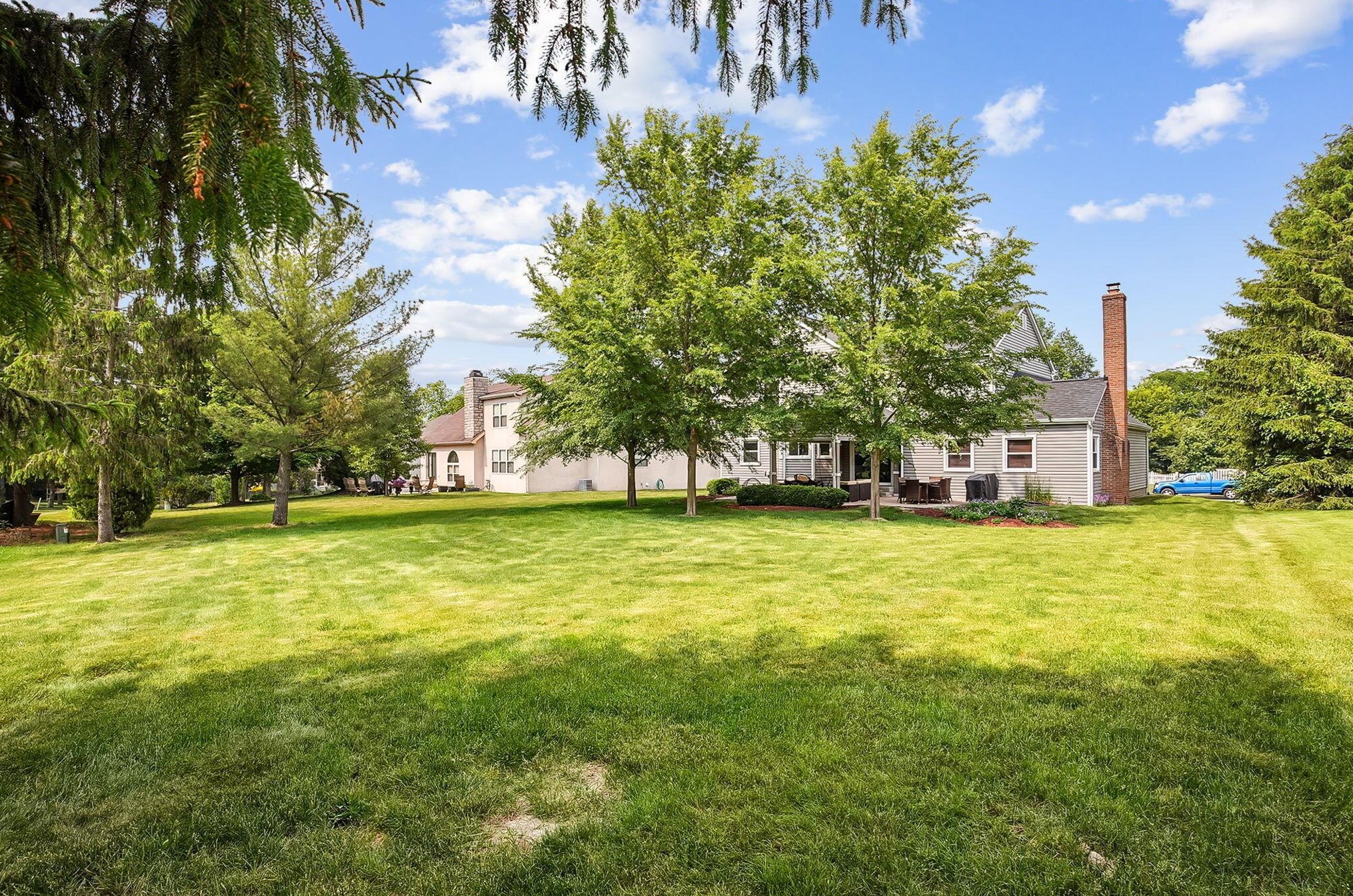 1025 Caroway Blvd, Columbus OH 43230-6214 exterior