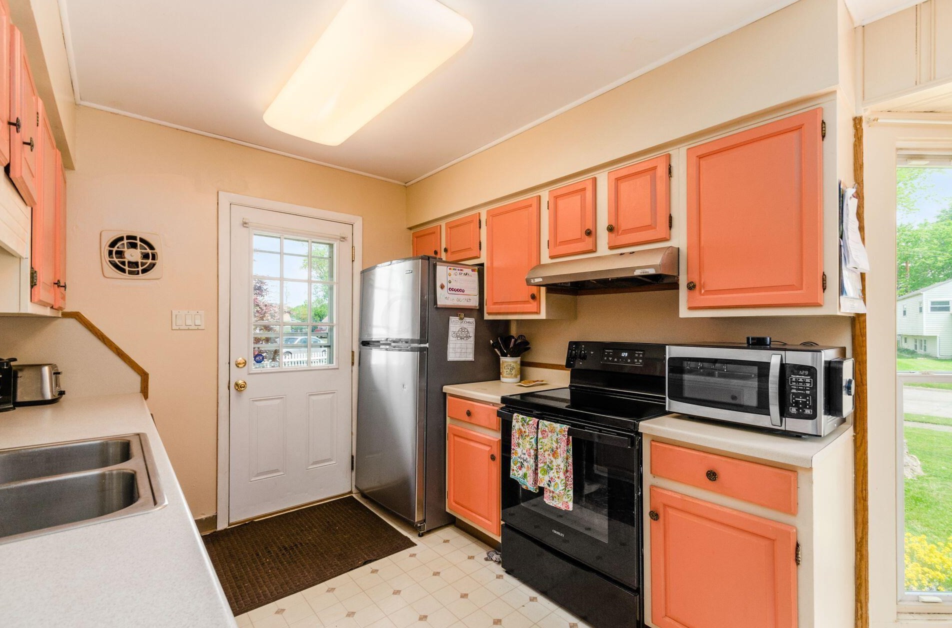 1105 Billie Dr, Columbus OH 43227-1405 exterior