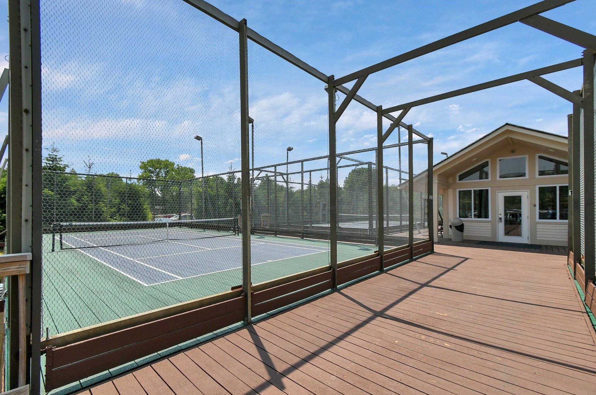 911 Clubview Blvd, Columbus OH 43235-1222 exterior