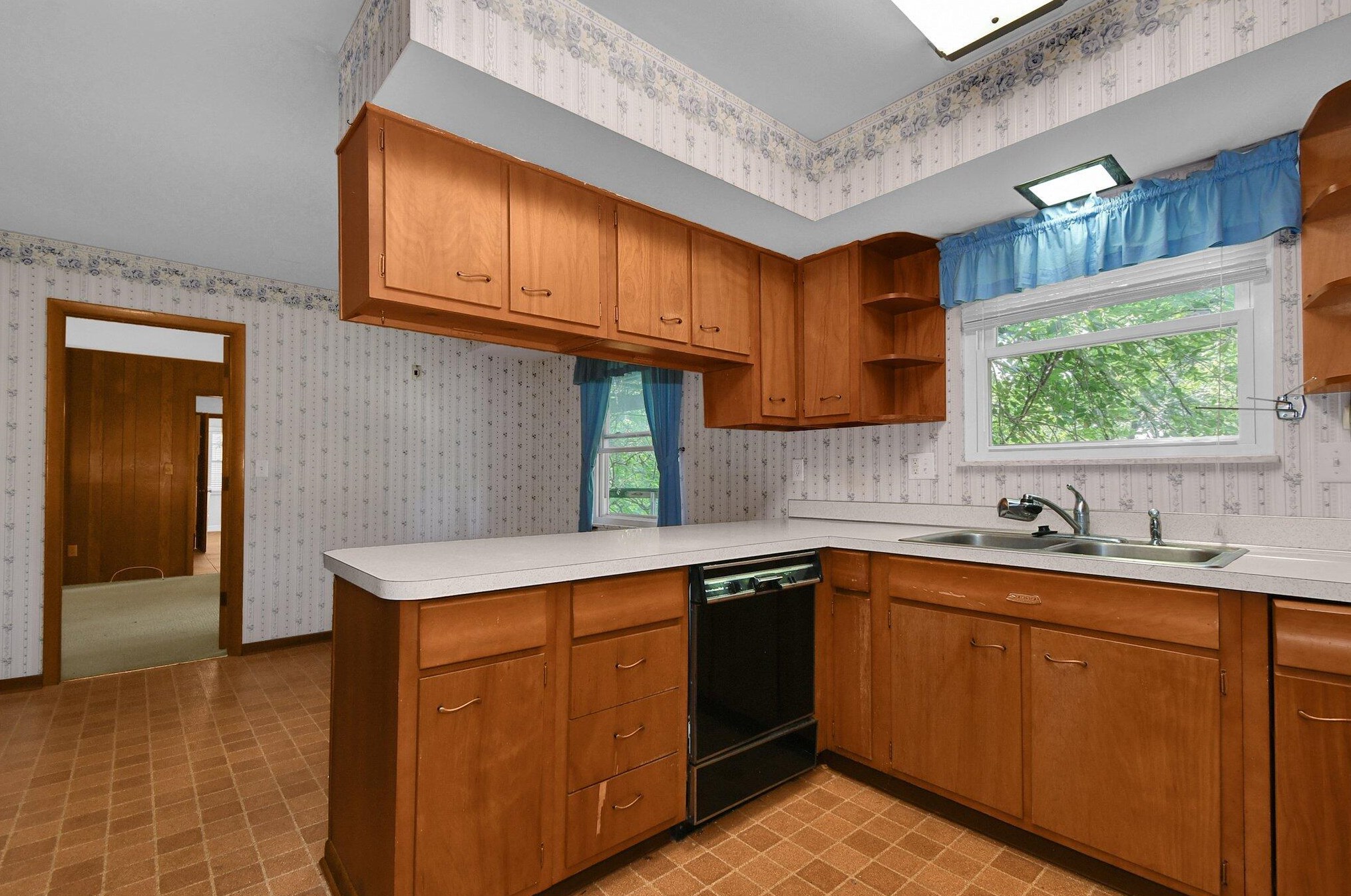 911 Clubview Blvd, Columbus OH 43235-1222 exterior