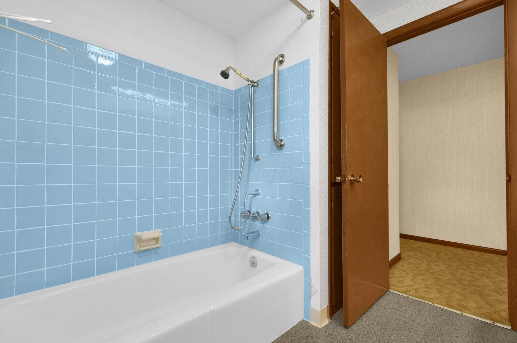 911 Clubview Blvd, Columbus OH 43235-1222 exterior