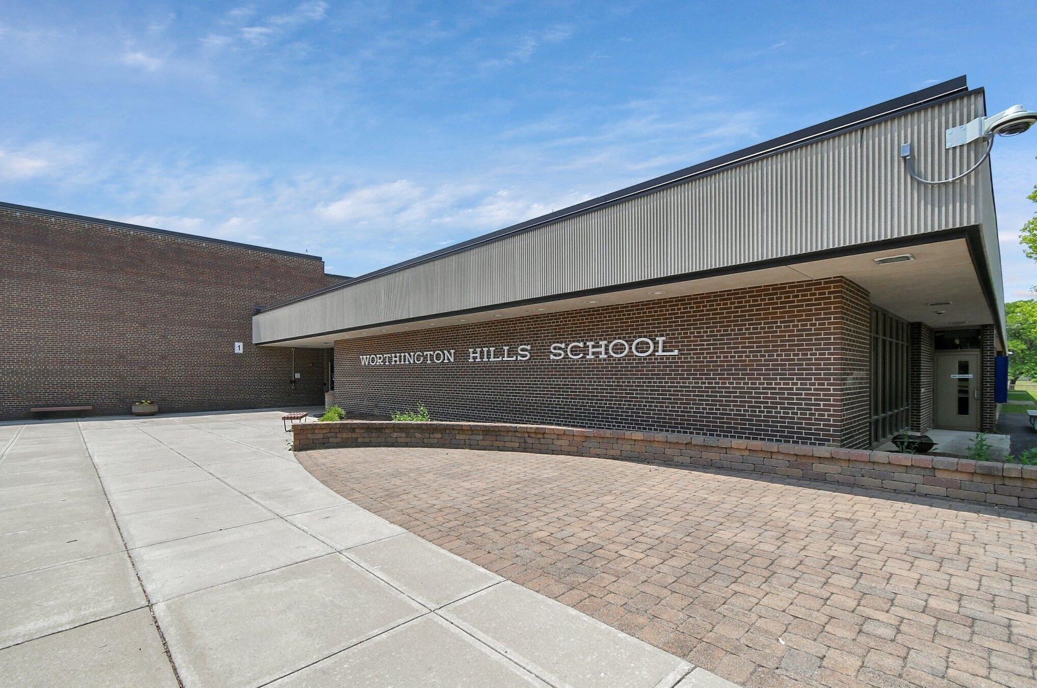 911 Clubview Blvd, Columbus OH 43235-1222 exterior