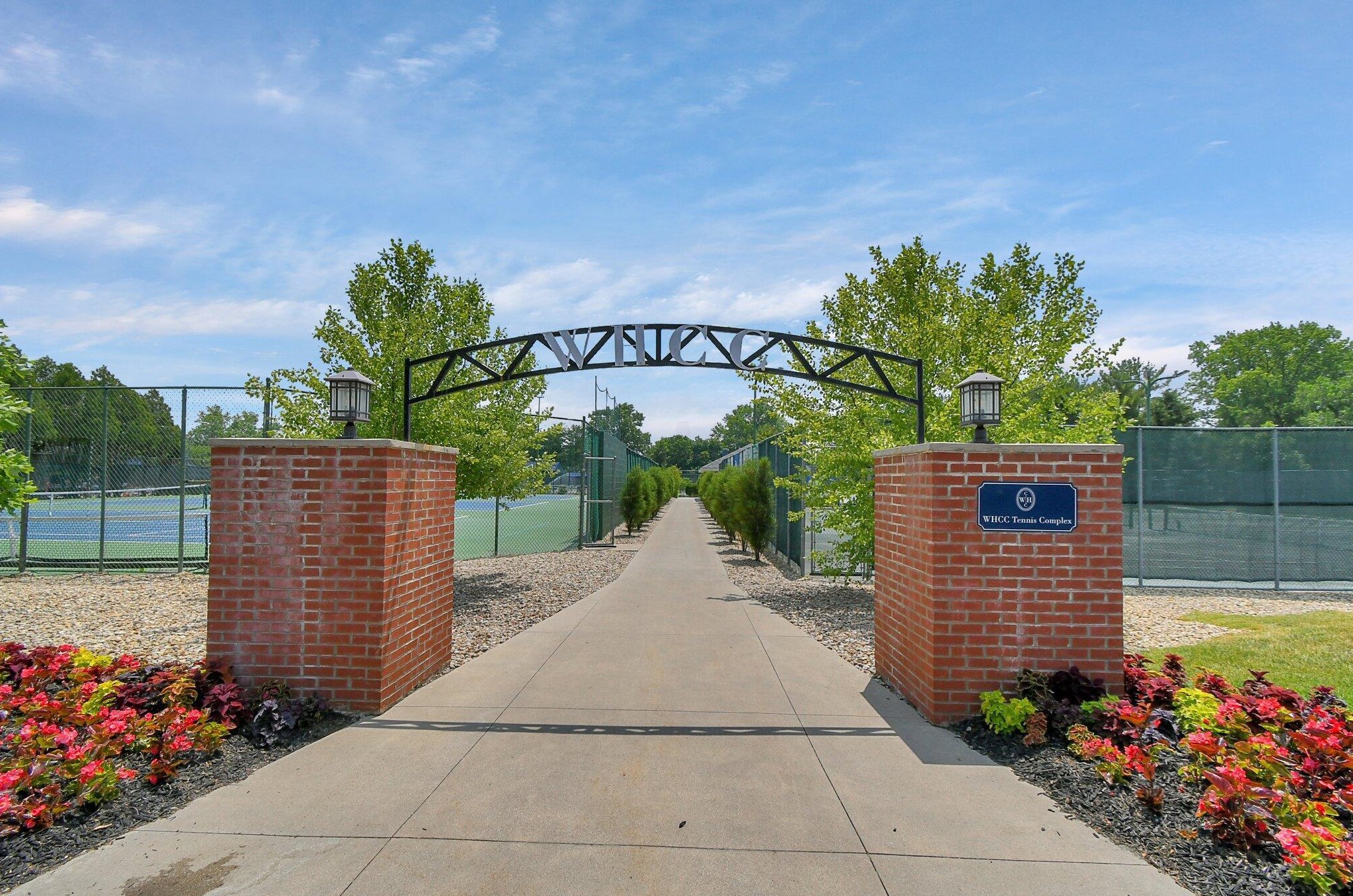 911 Clubview Blvd, Columbus OH 43235-1222 exterior