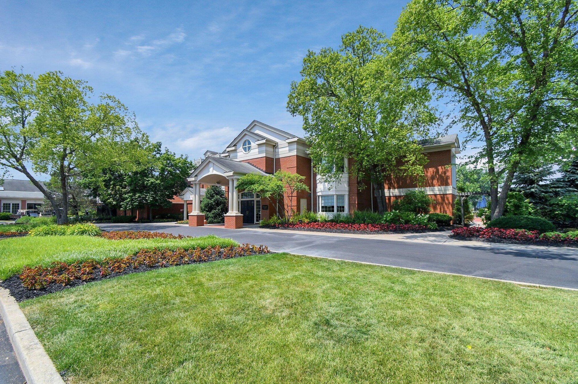 911 Clubview Blvd, Columbus OH 43235-1222 exterior