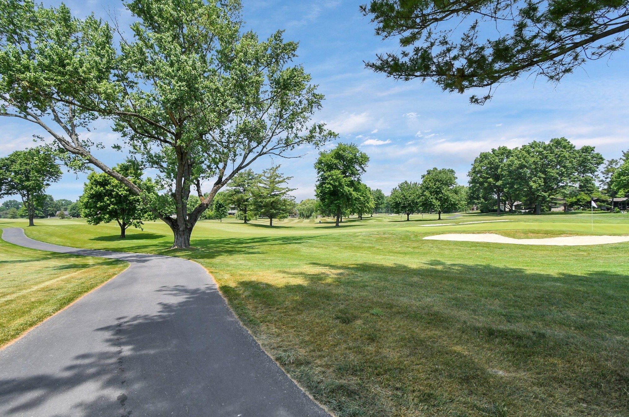 911 Clubview Blvd, Columbus OH 43235-1222 exterior