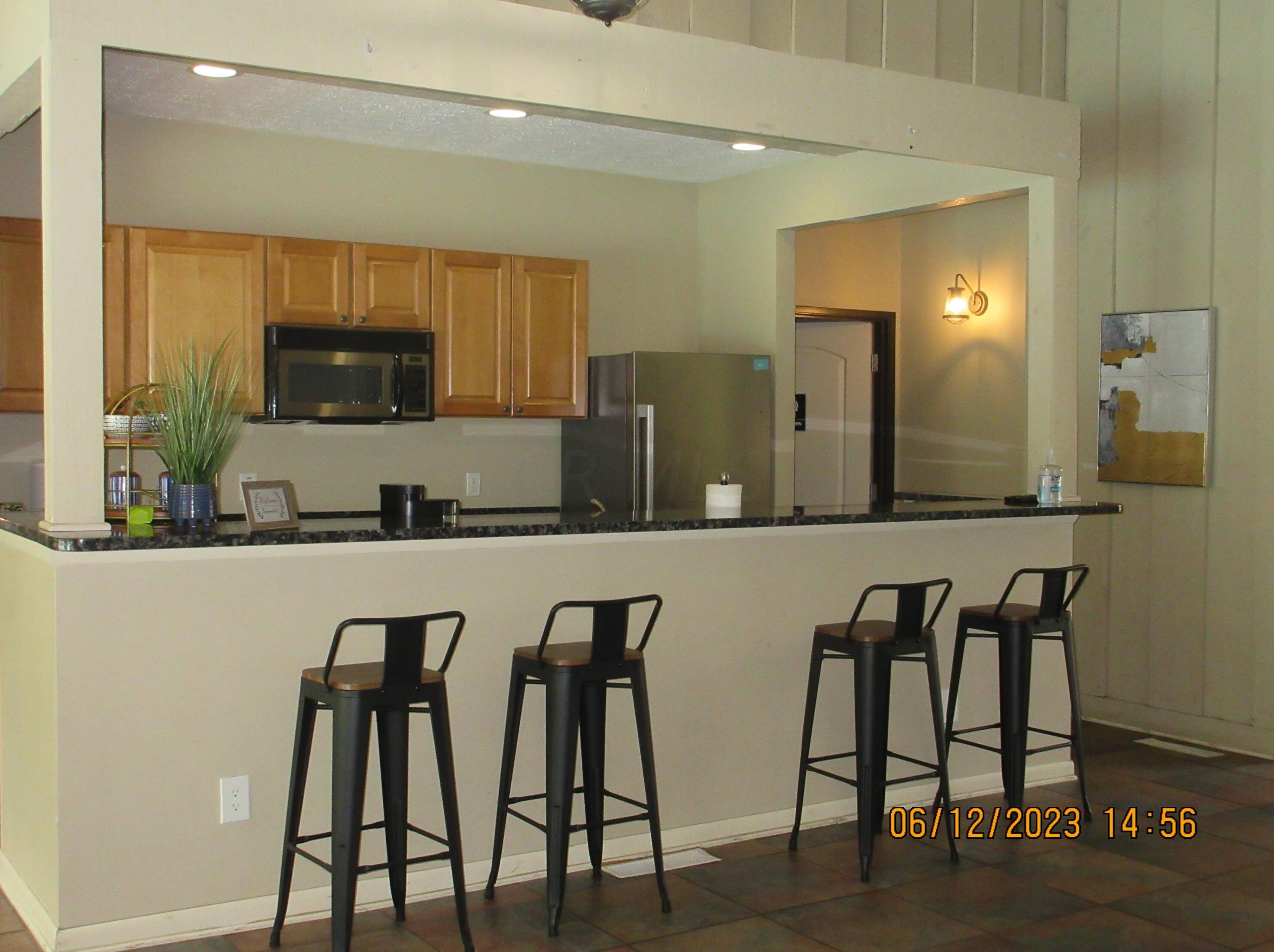 2564 Scioto View Ln, Columbus OH 43221-3680 exterior