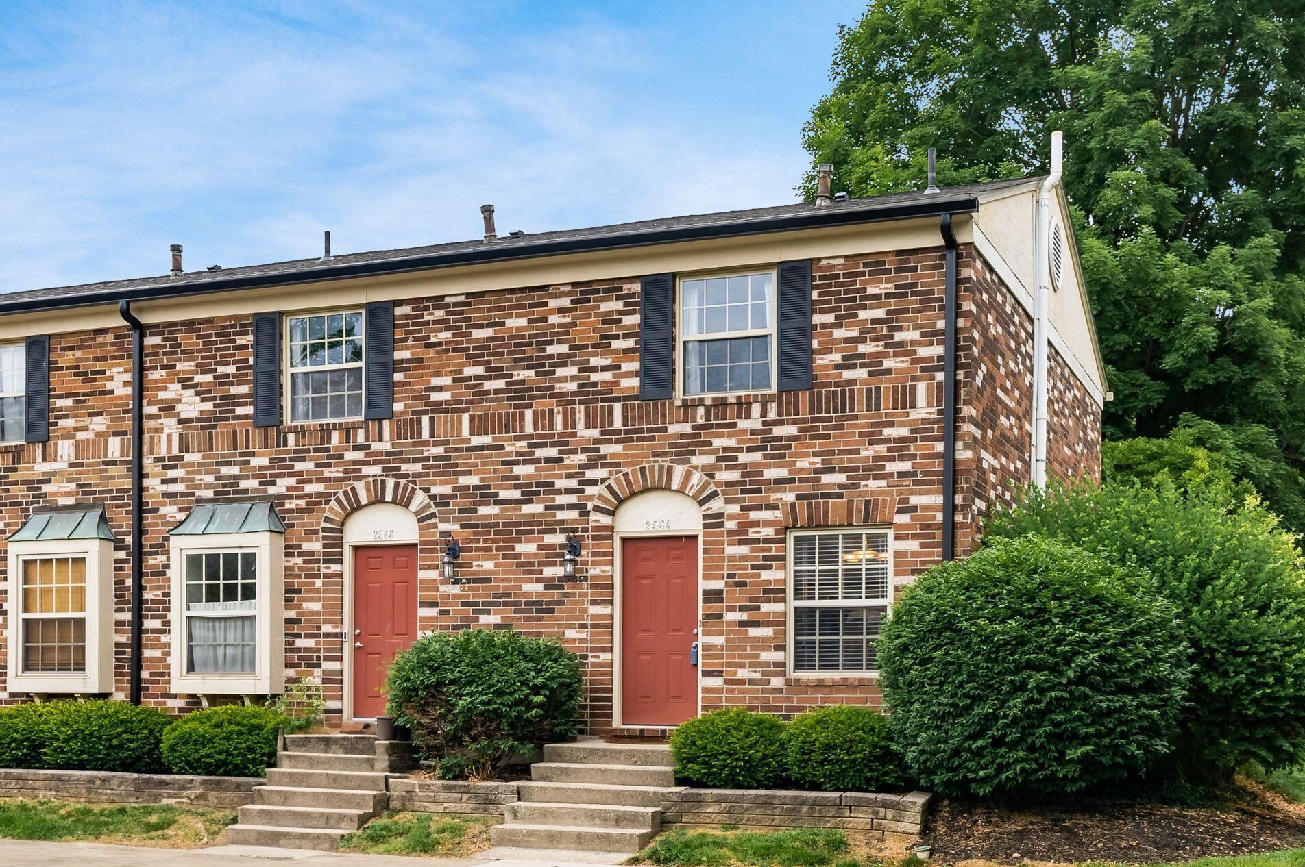 2564 Scioto View Ln, Columbus, OH 43221-3680