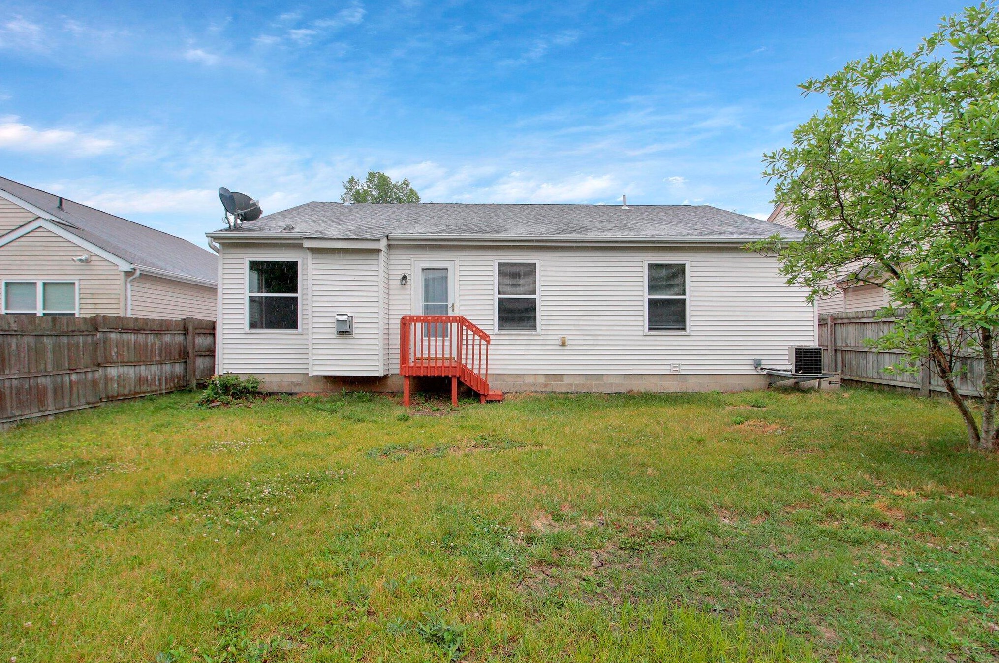 4830 Victory Ct, Columbus OH 43231-8831 exterior