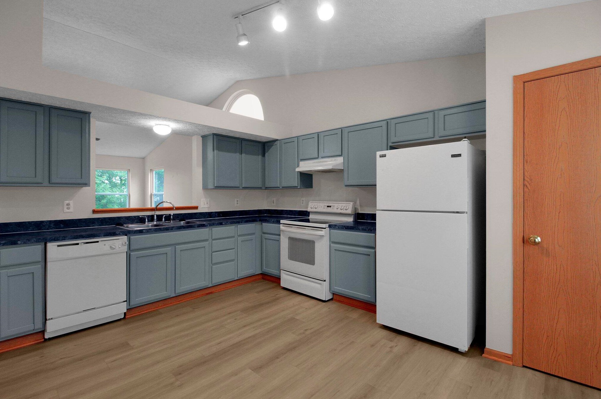 4830 Victory Ct, Columbus OH 43231-8831 exterior