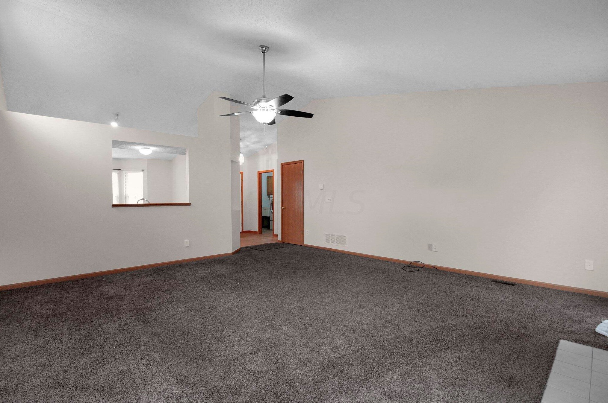 4830 Victory Ct, Columbus OH 43231-8831 exterior