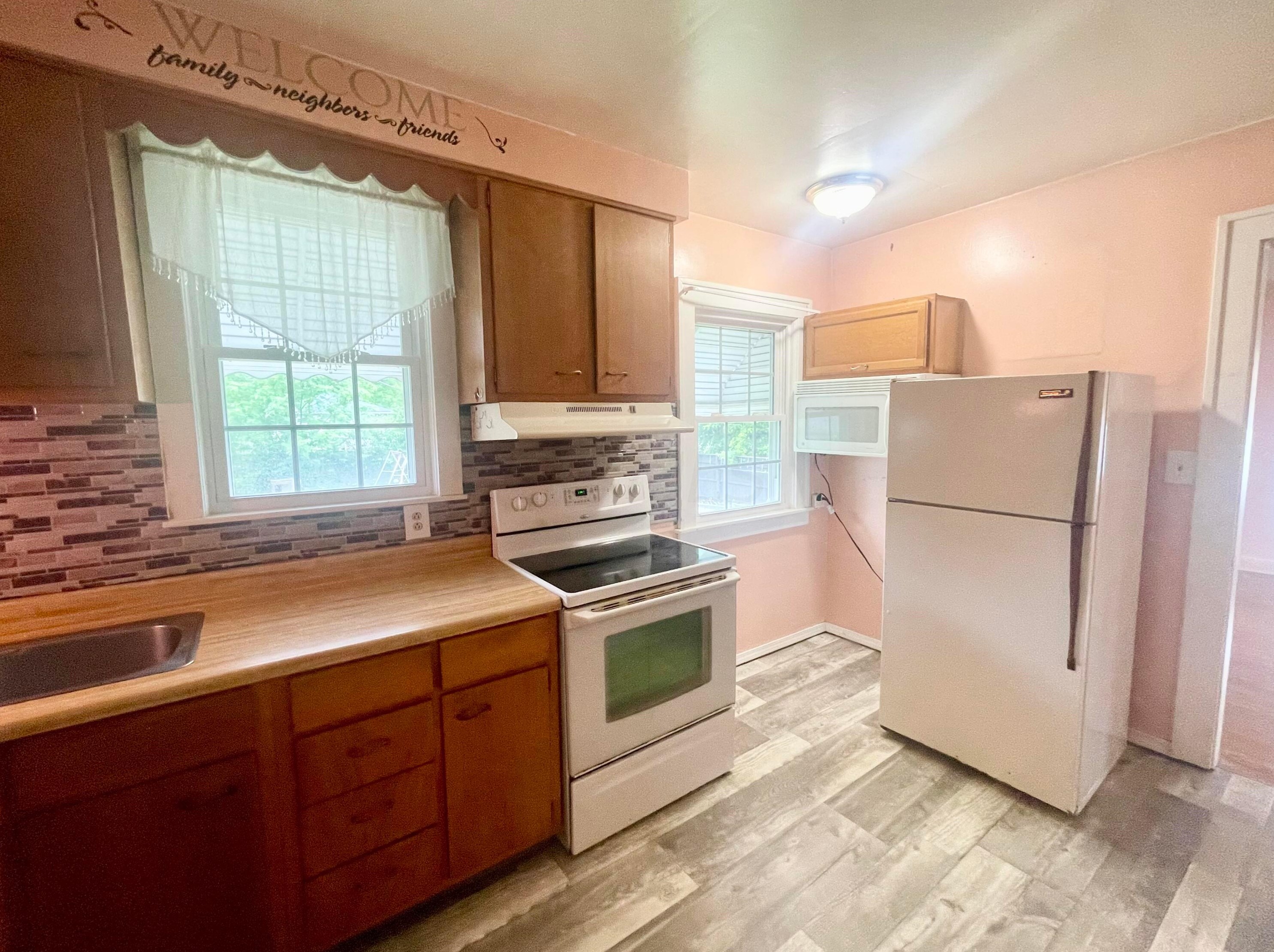 261 Pasadena Ave, Columbus OH 43228-1148 exterior