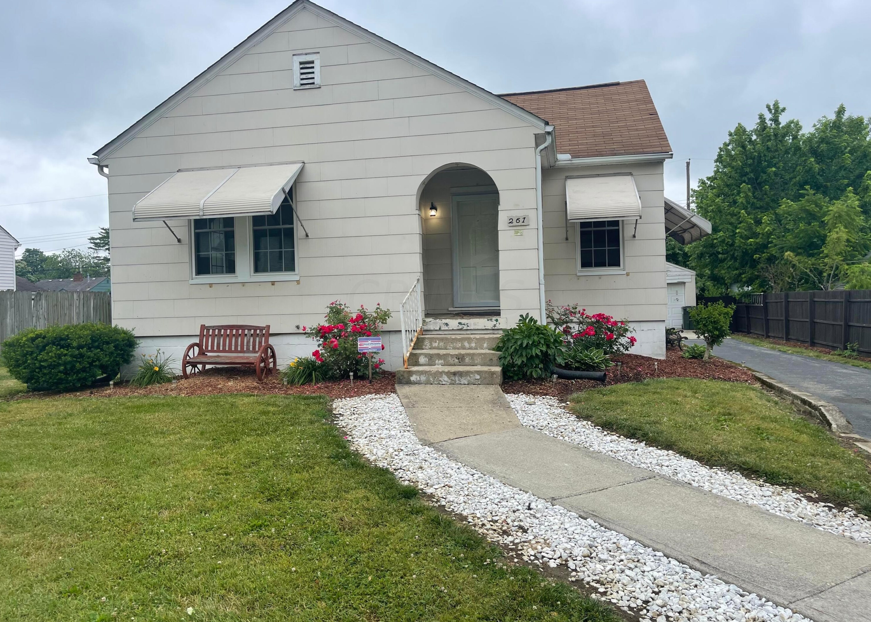 261 Pasadena Ave, Columbus, OH 43228-1148