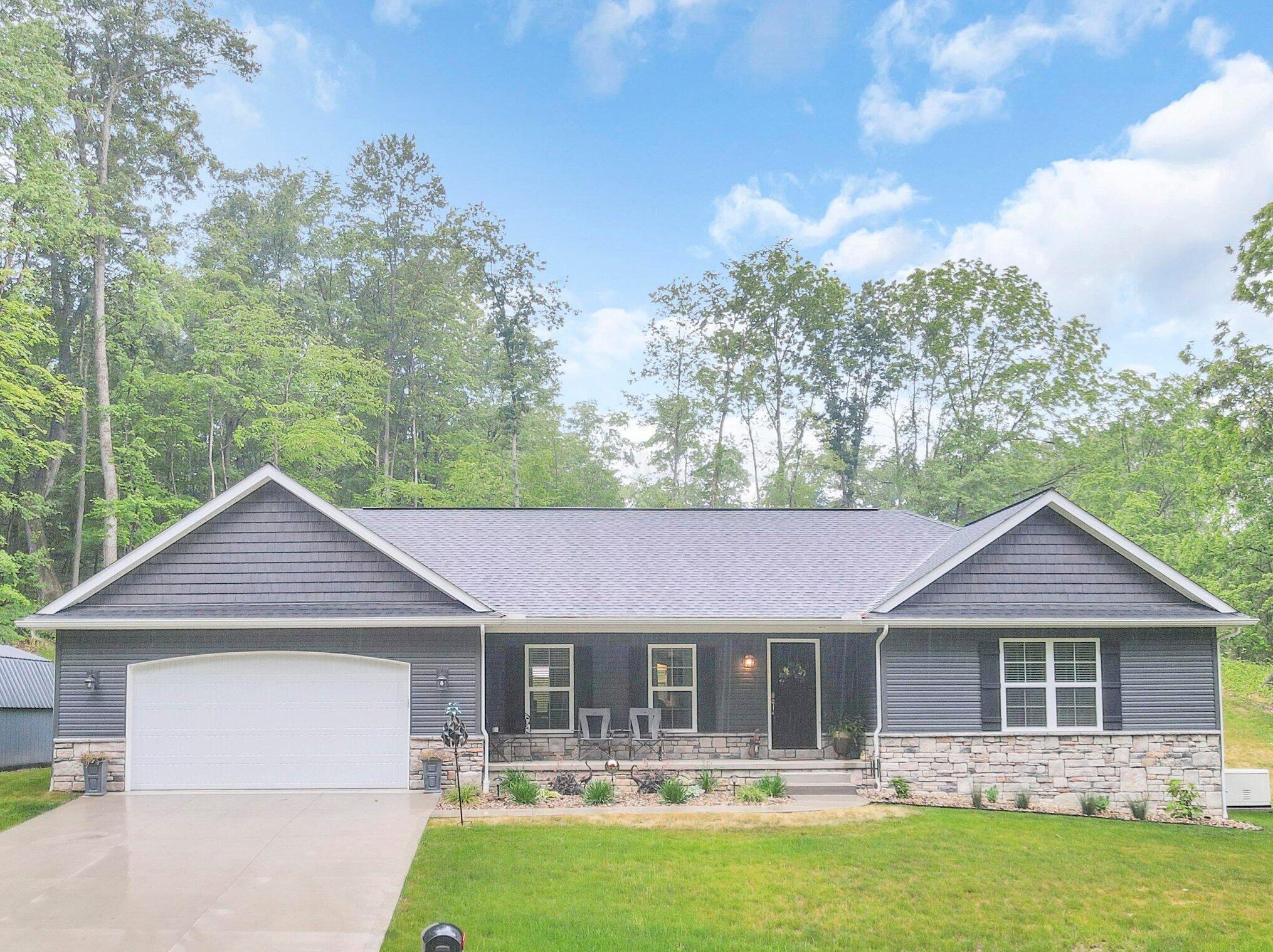 716 Grandview Dr, Howard, OH 43028-9633