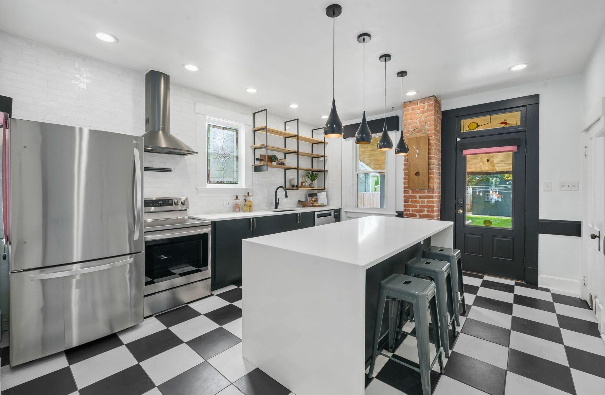 641 Briggs St, Columbus OH 43206-1333 exterior