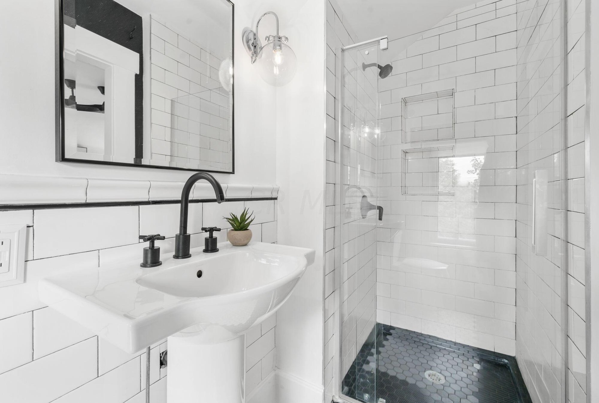 641 Briggs St, Columbus OH 43206-1333 exterior