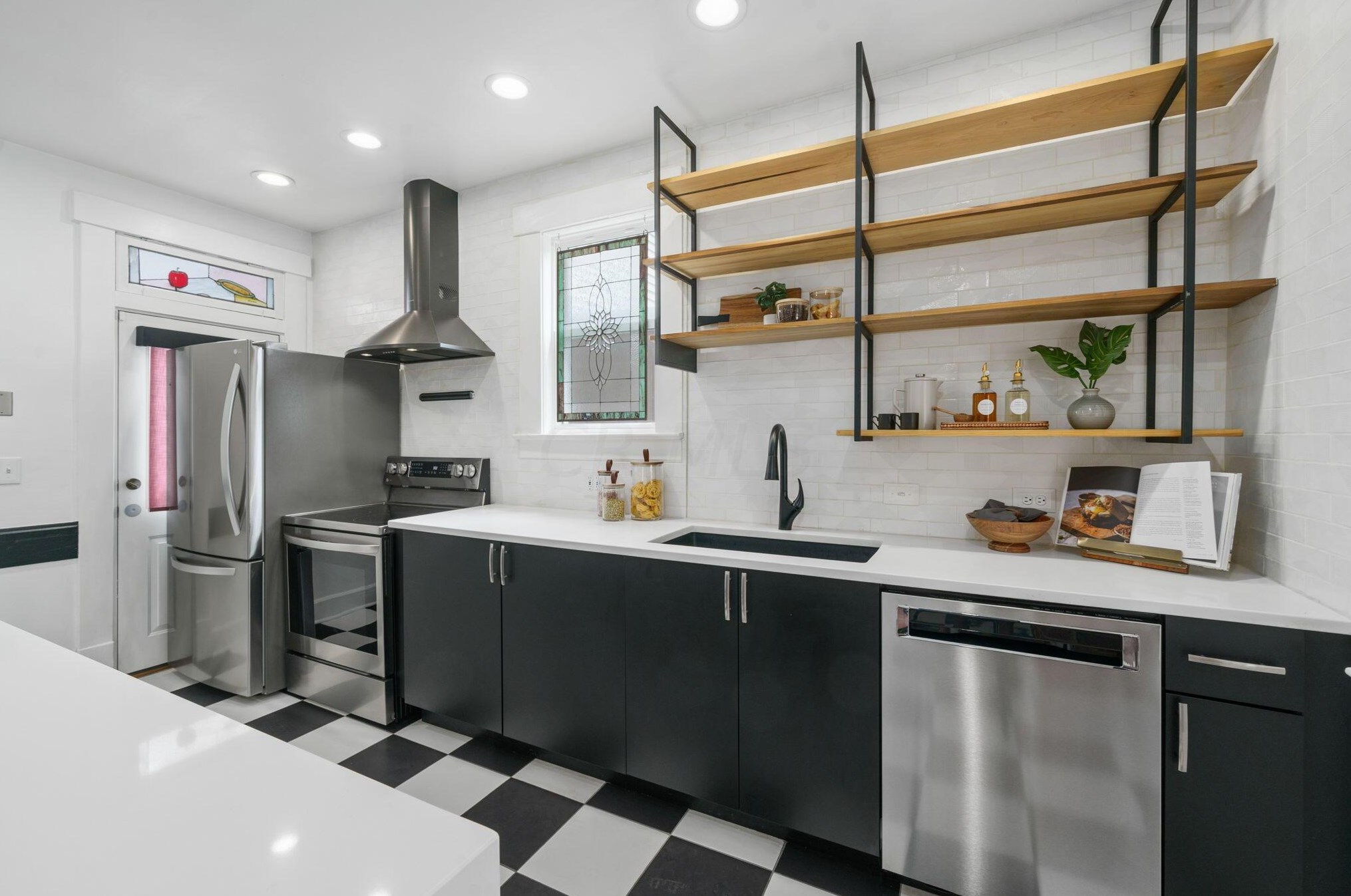 641 Briggs St, Columbus OH 43206-1333 exterior