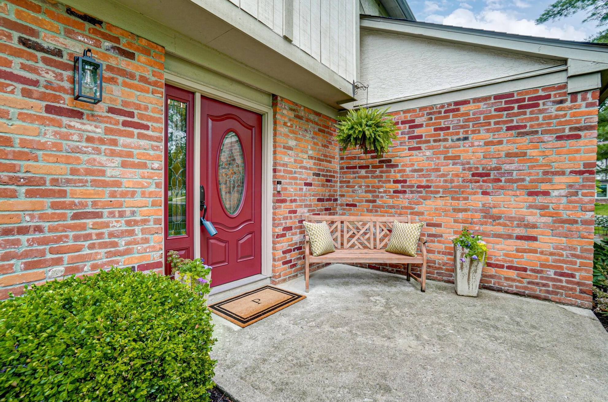 7971 Stonehurst Dr, Dublin, OH 43016-9210