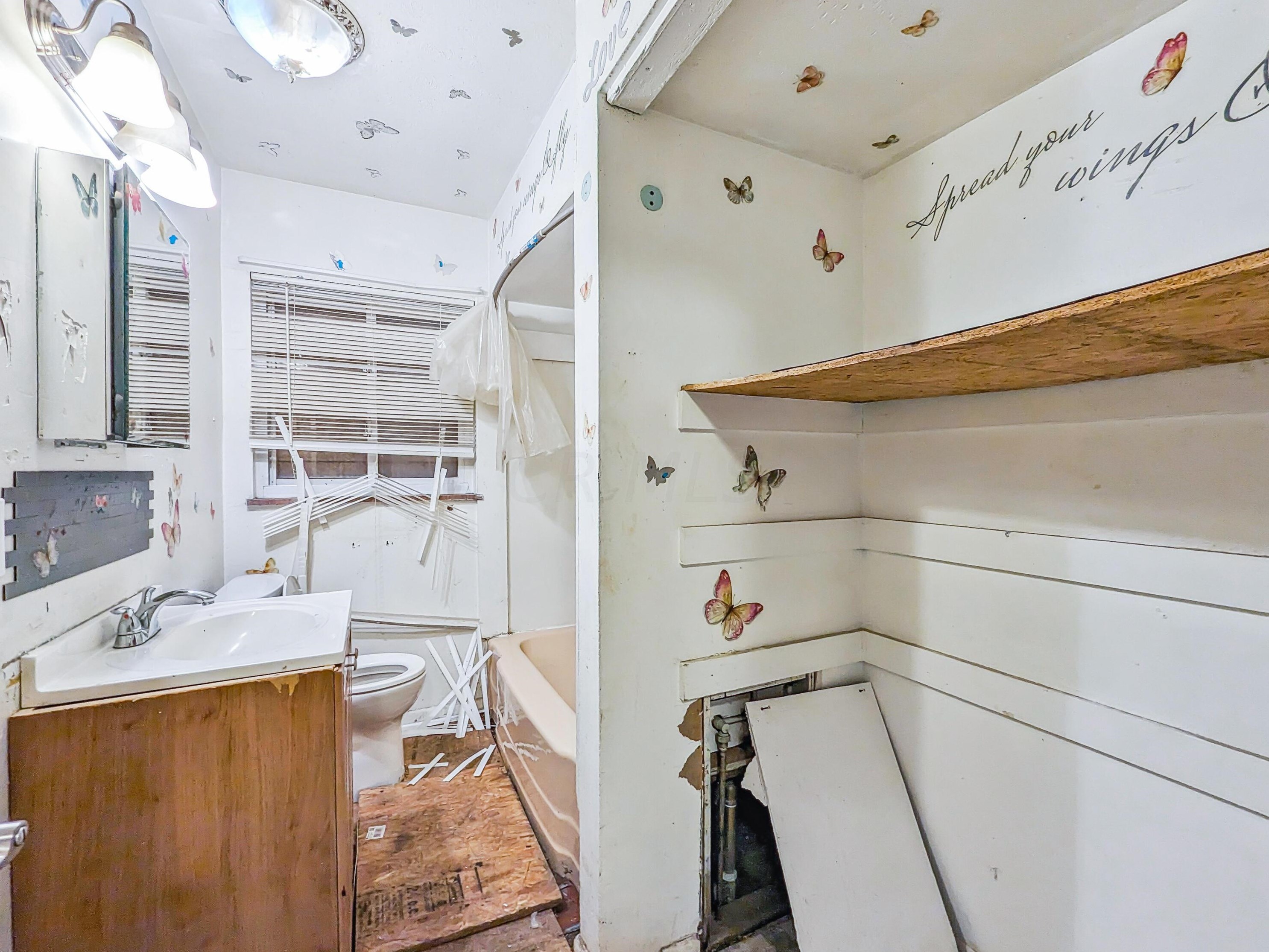 2008 Floral Ave, Columbus OH  43223-1106 exterior