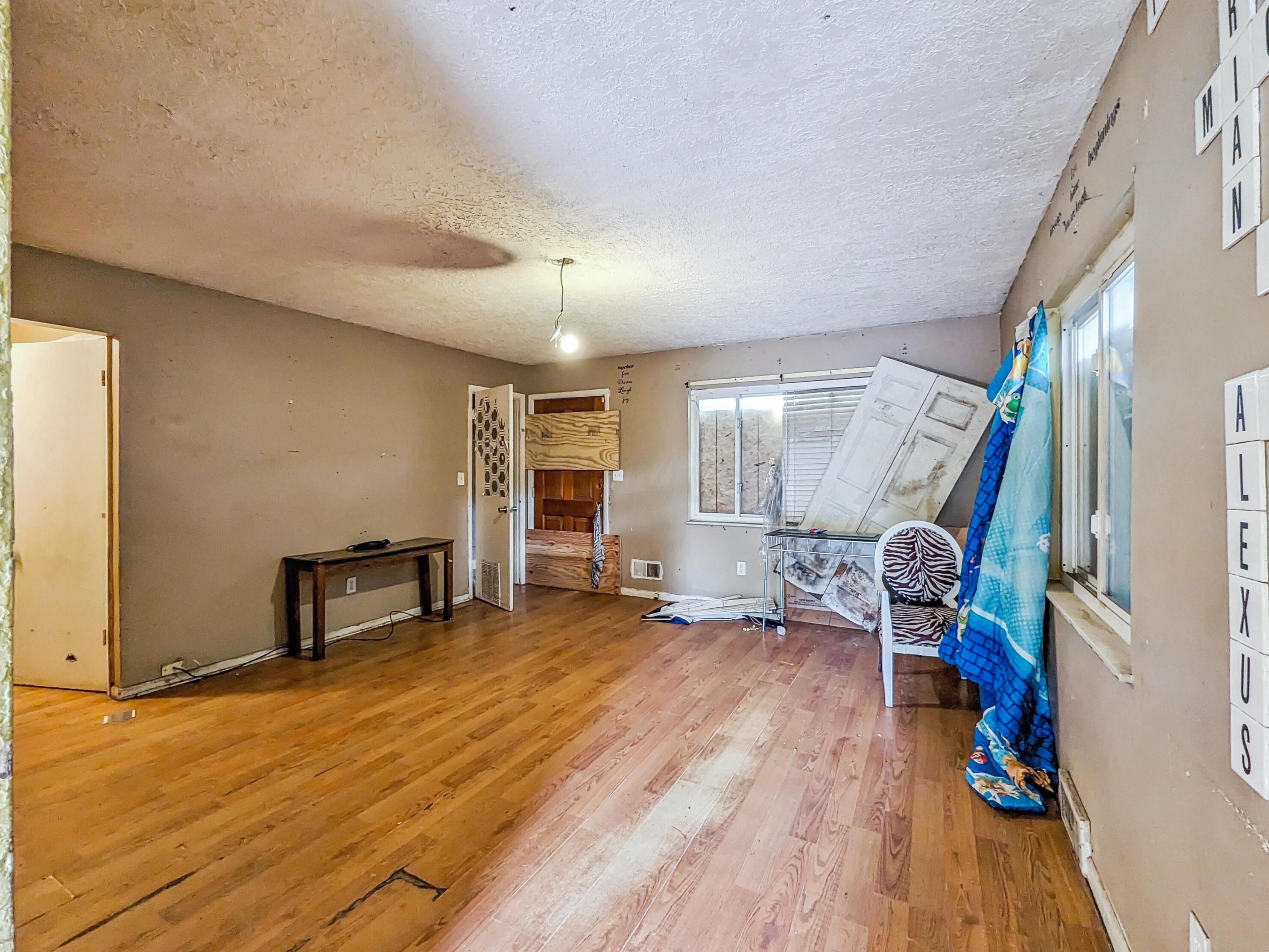 2008 Floral Ave, Columbus OH  43223-1106 exterior