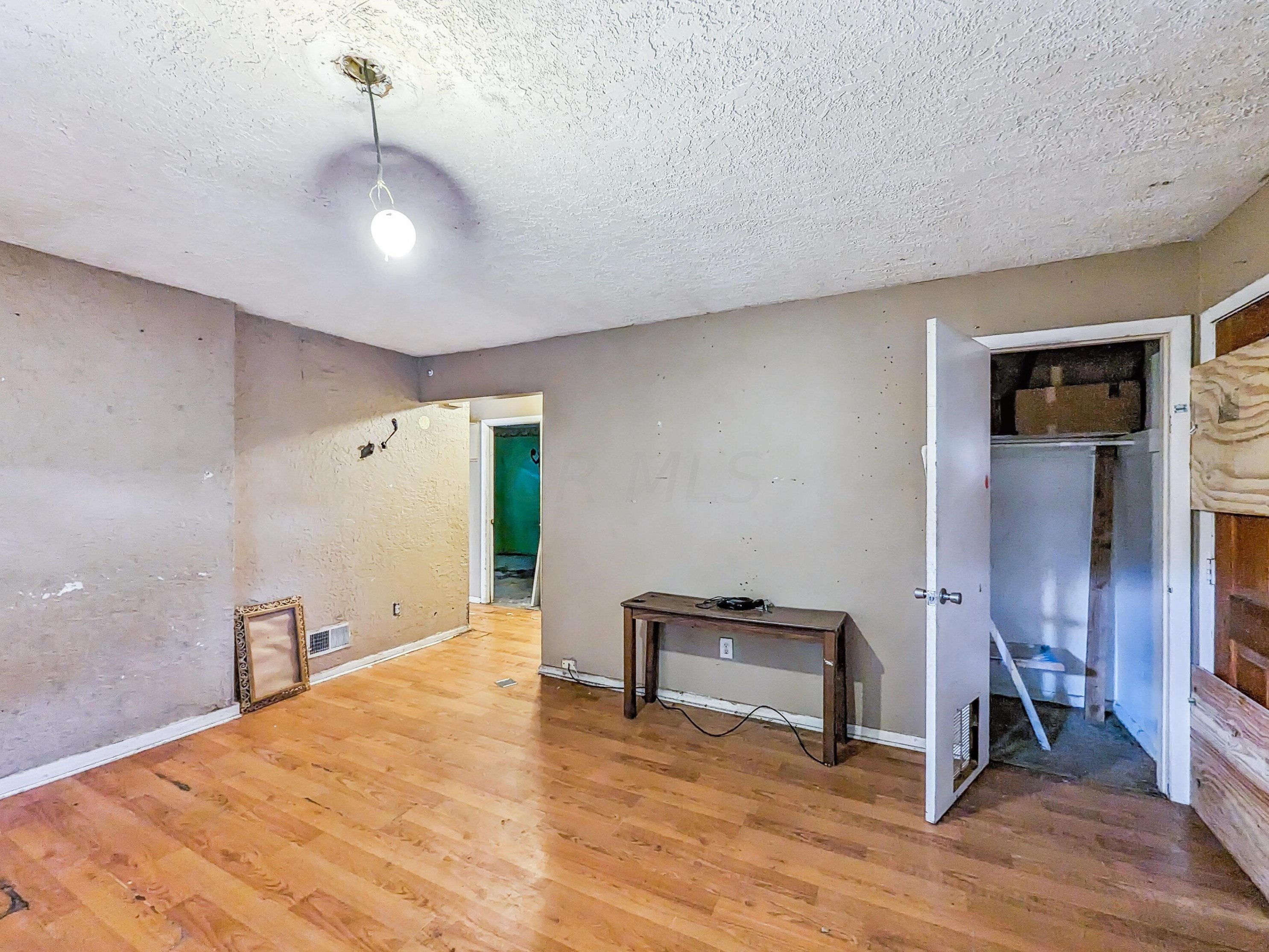 2008 Floral Ave, Columbus OH  43223-1106 exterior