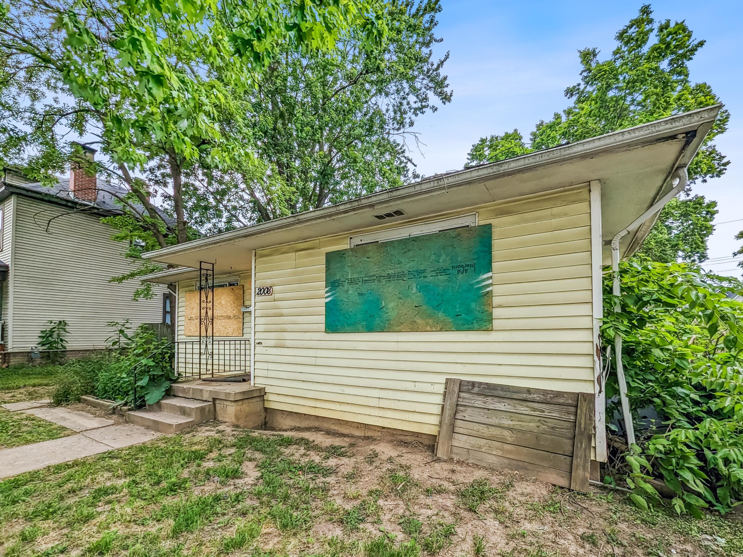 2008 Floral Ave, Columbus, OH 43223