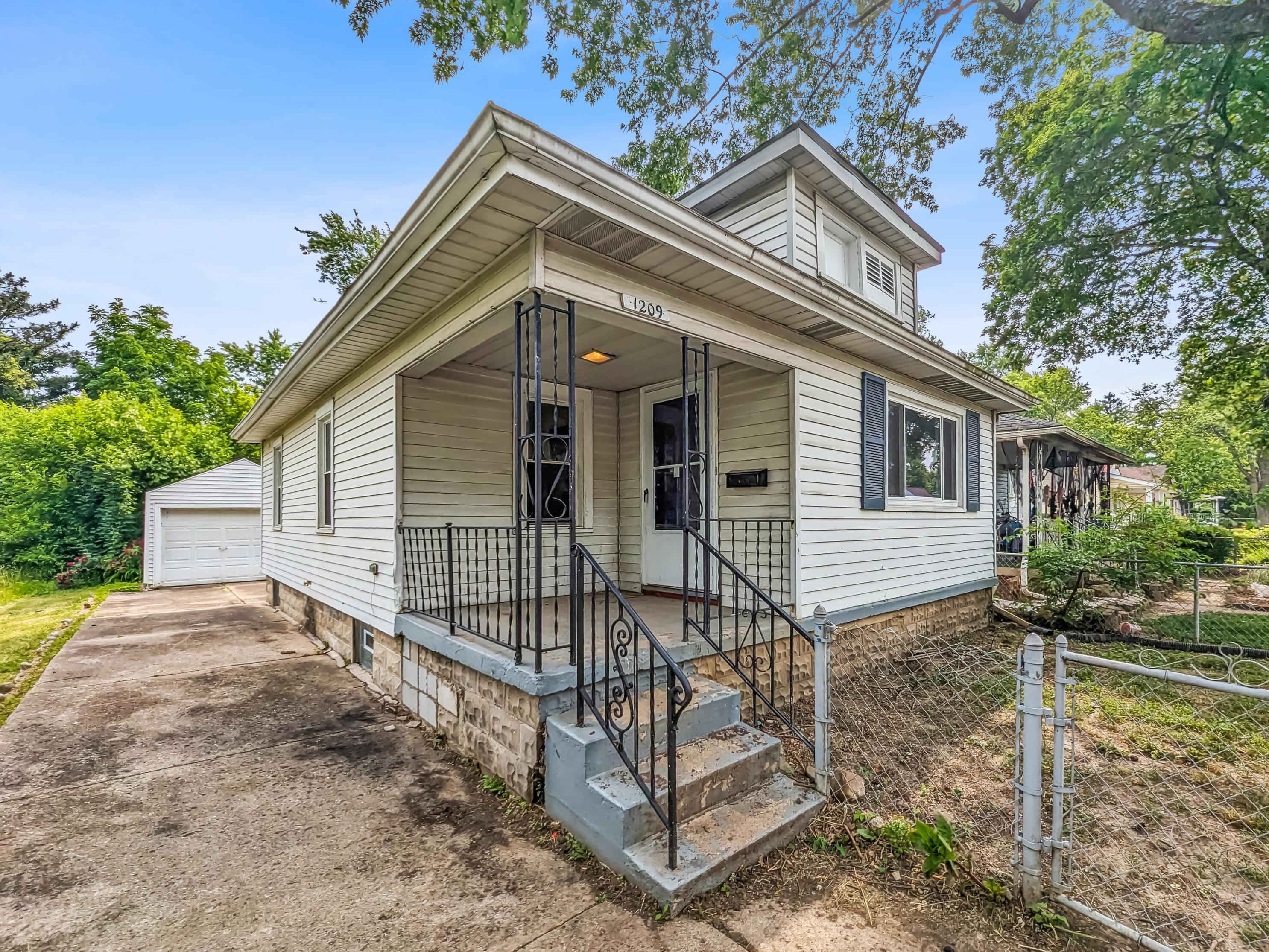 1209 Aberdeen Ave, Columbus, OH 43211-1341