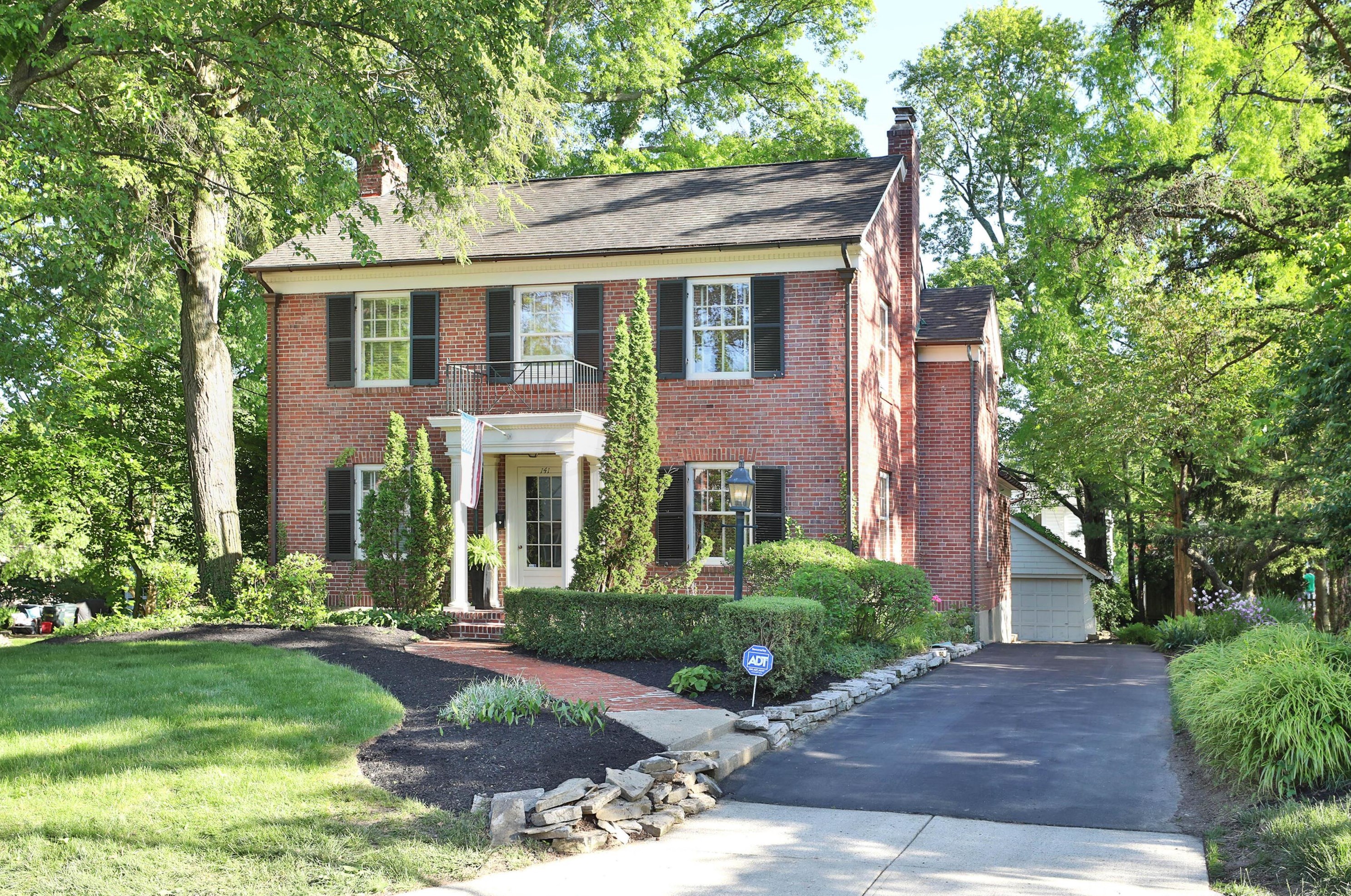 141 E South St, Sharon Township, OH 43085