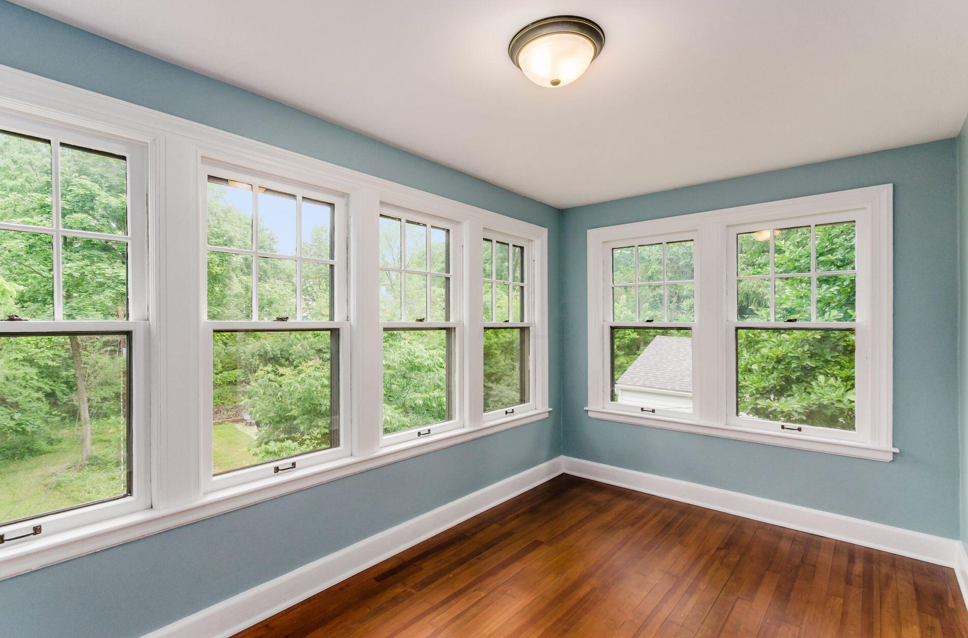 154 Clinton Hts Ave, Columbus OH 43202-1245 exterior