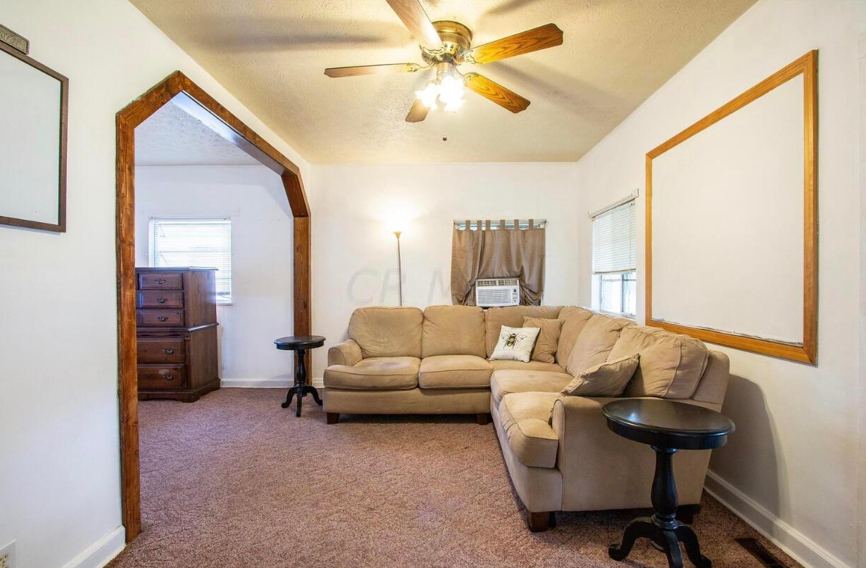 859 Pierce Ave, Columbus OH  43213-3042 exterior