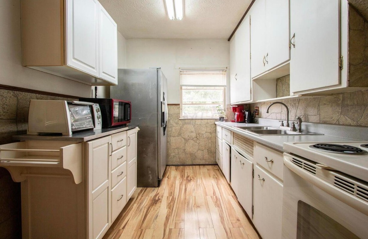 859 Pierce Ave, Columbus OH  43213-3042 exterior