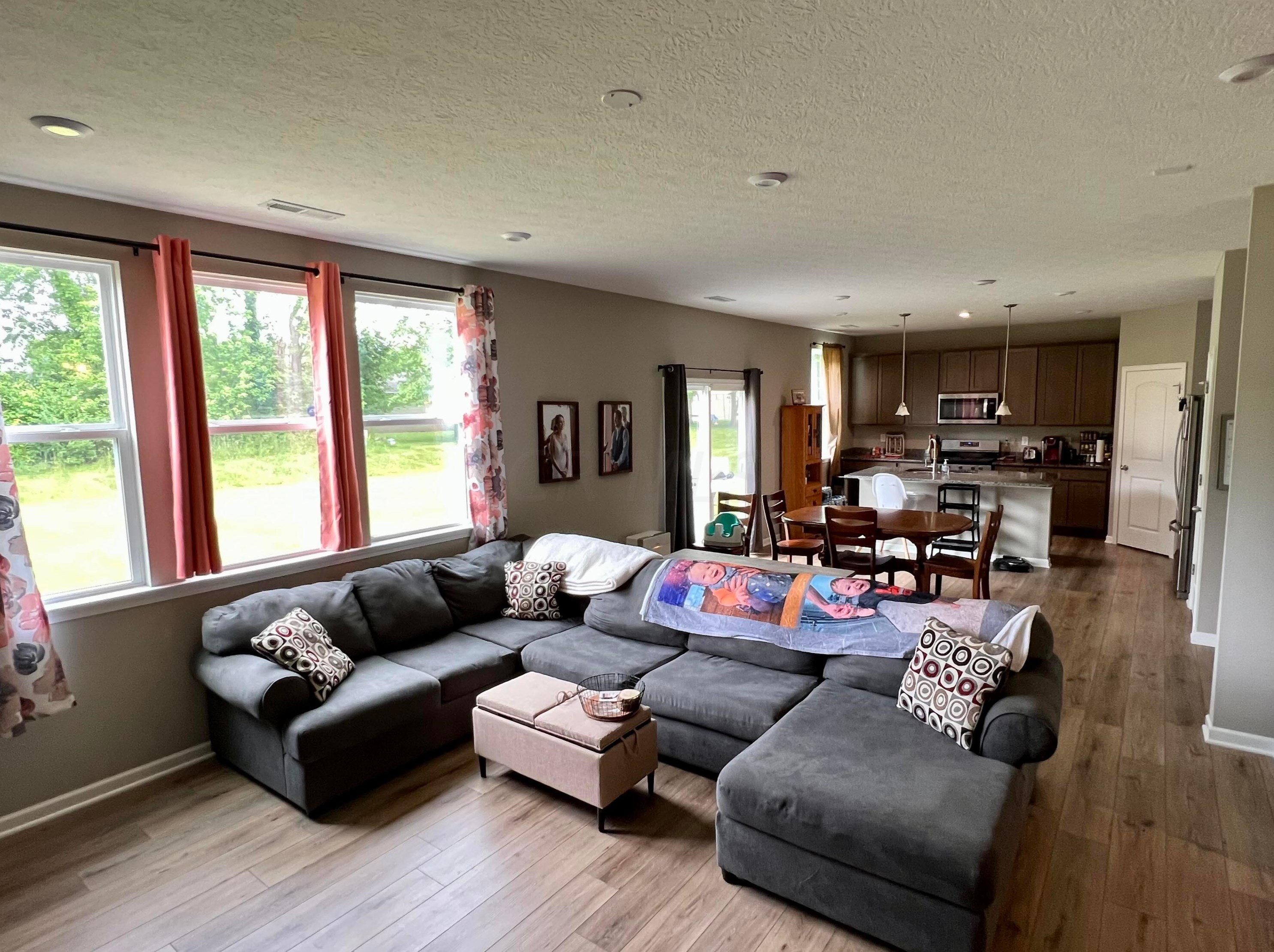 1130 Lake Forest Dr, Hebron, OH 43025