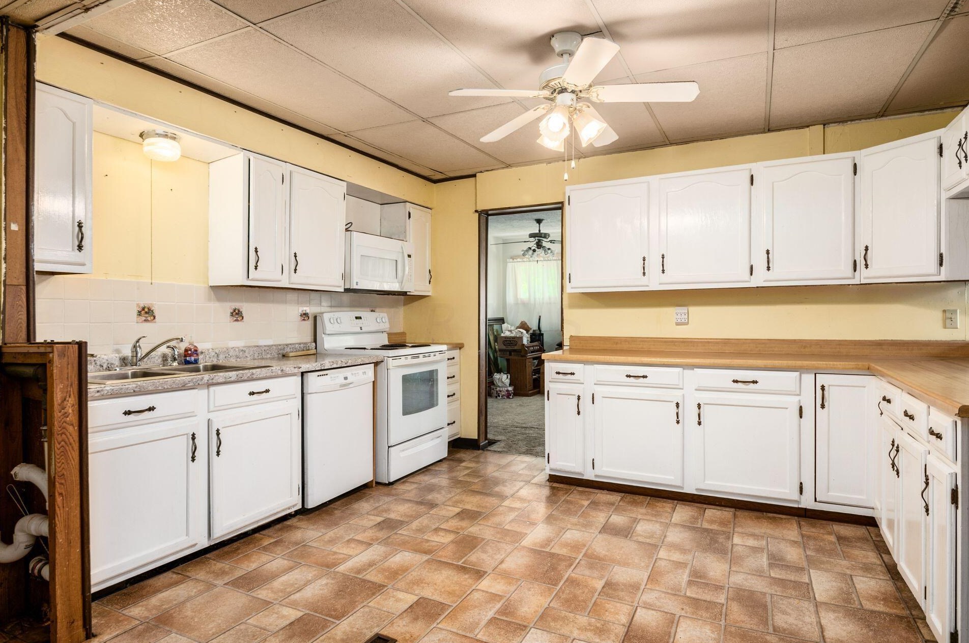 1121 Pauline Ave, Columbus OH 43224-3138 exterior