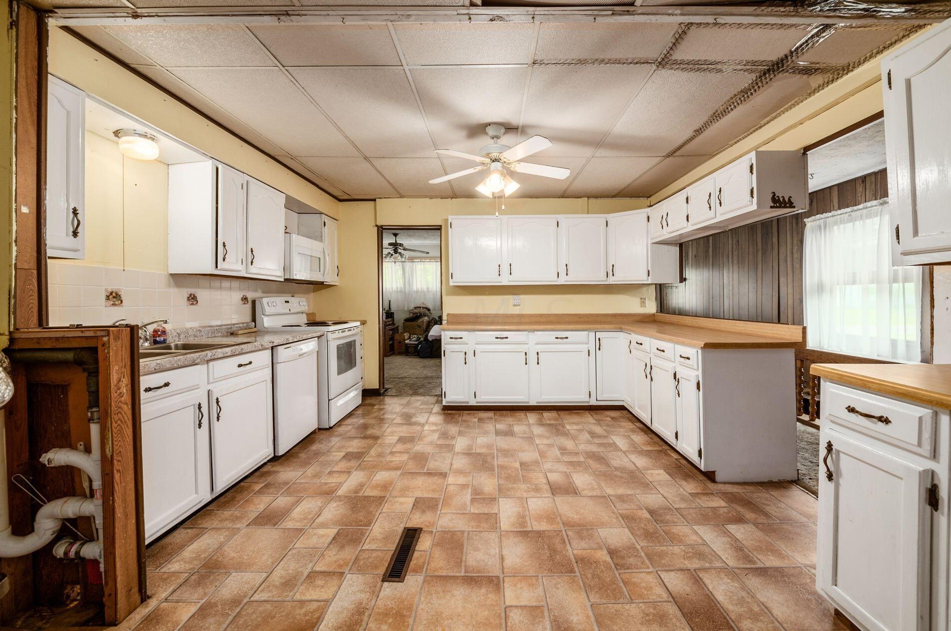 1121 Pauline Ave, Columbus OH 43224-3138 exterior