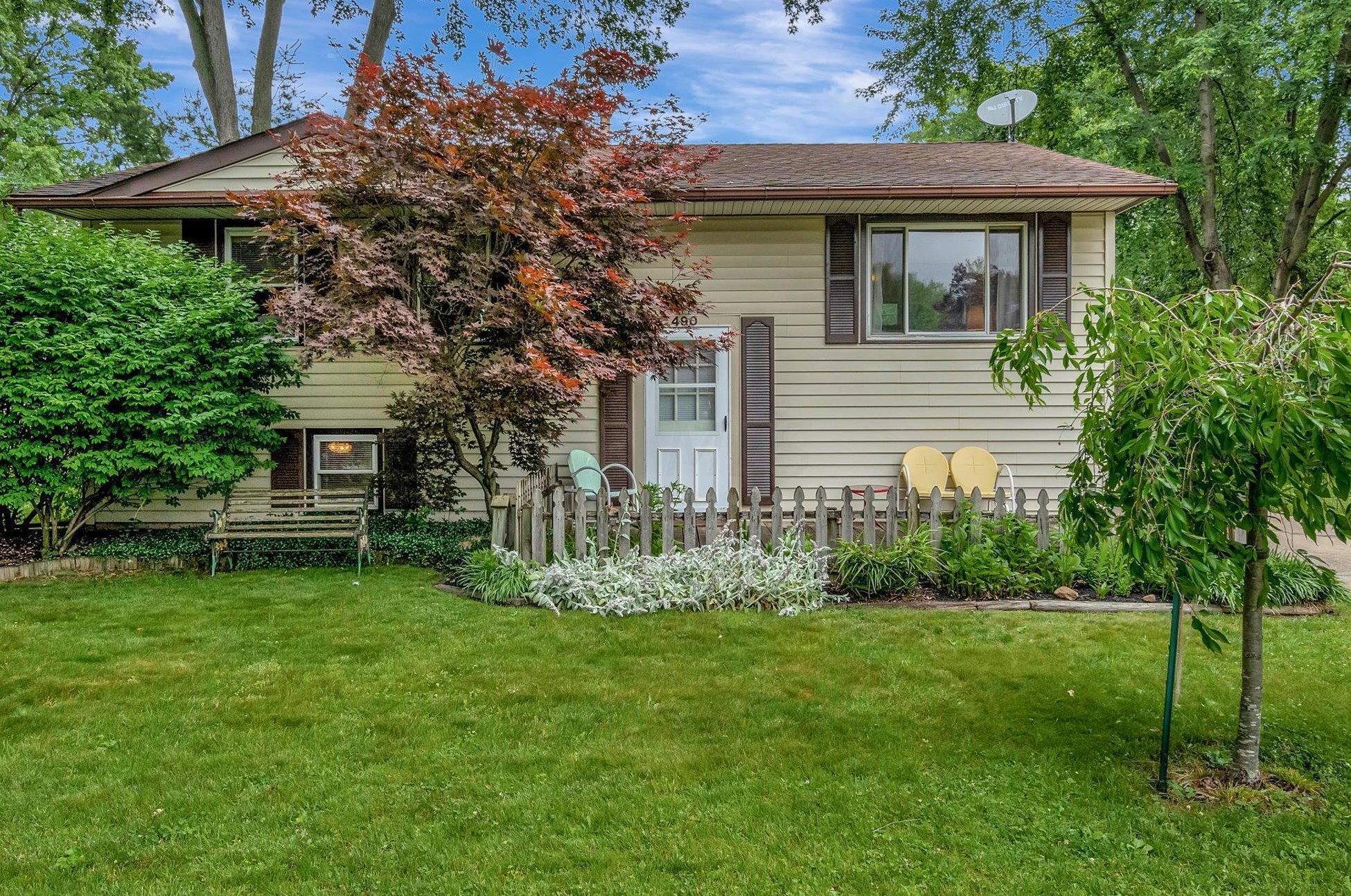 490 Coronation Ave, Columbus, OH 43230-2410