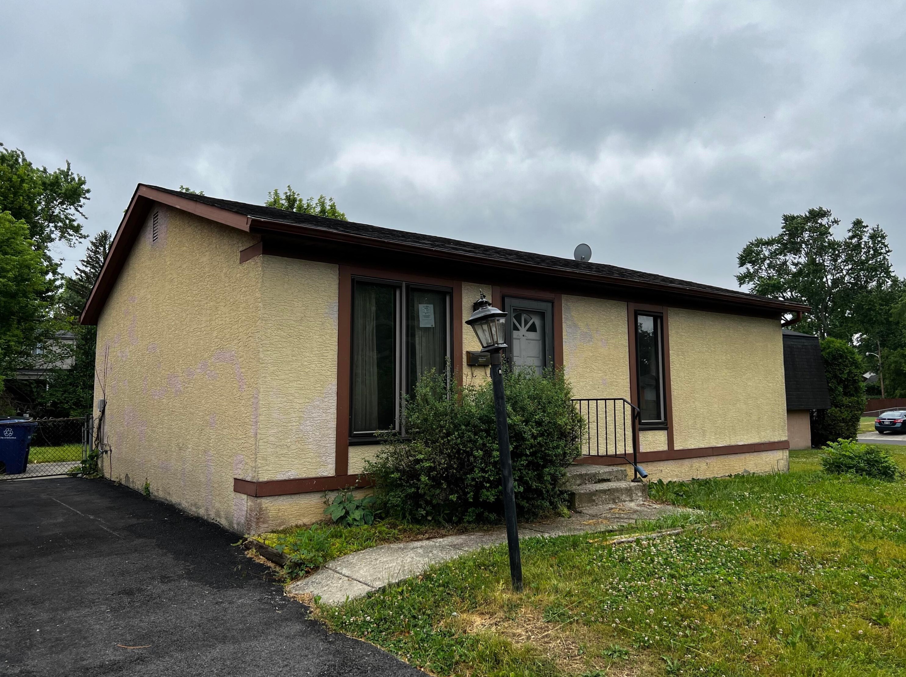 2465 Bethesda Ave, Columbus, OH 43219-1408