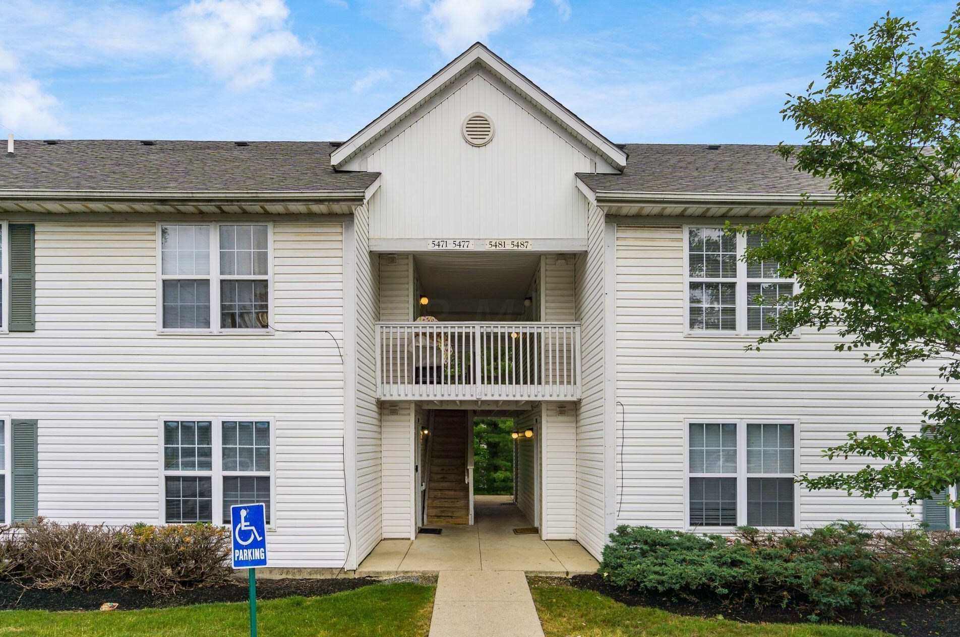 5471 Wellington Woods Blvd, Columbus, OH 43213-6615