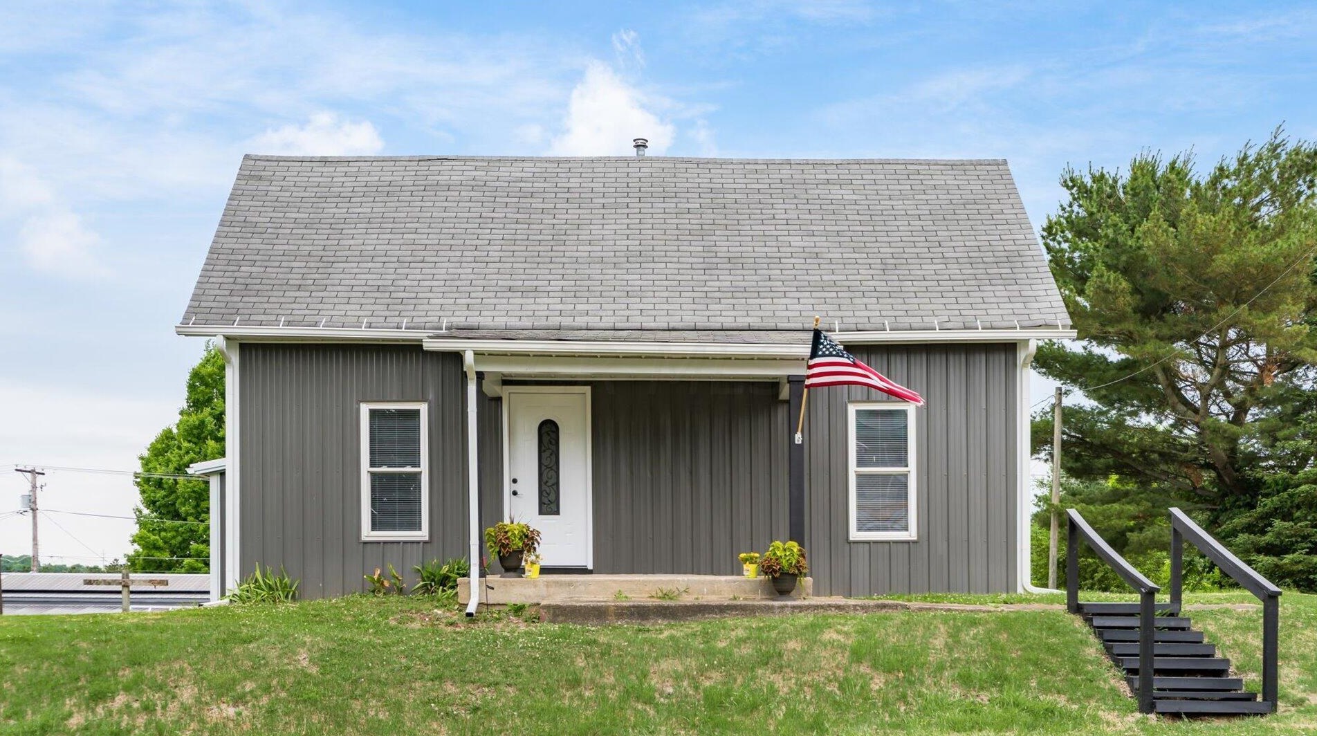 216 W Main St, Somerset, OH 43783