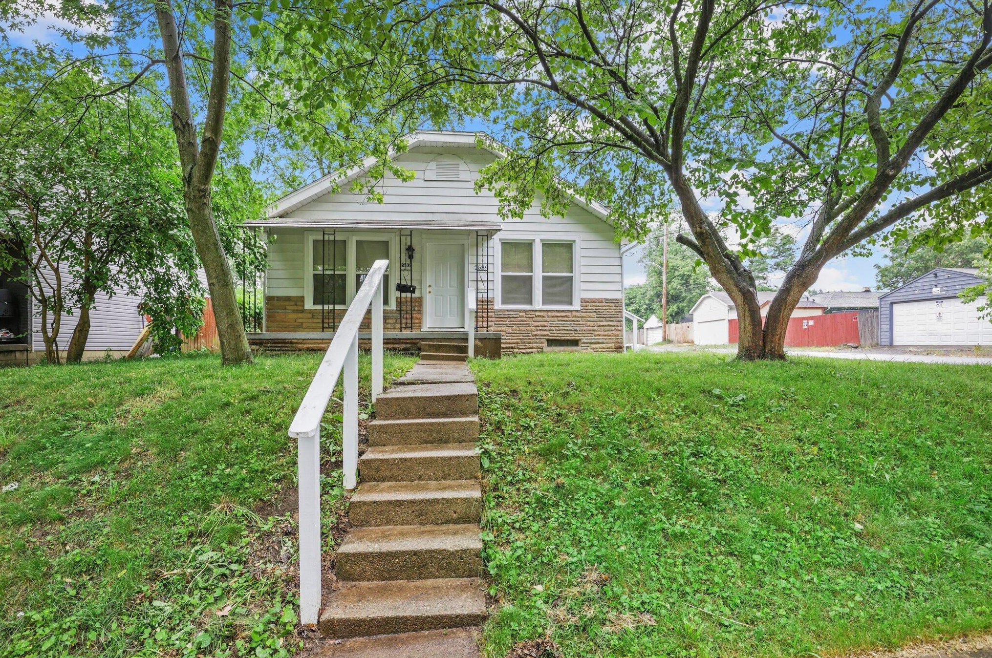 2539 Westwood Dr, Columbus, OH 43204-3737