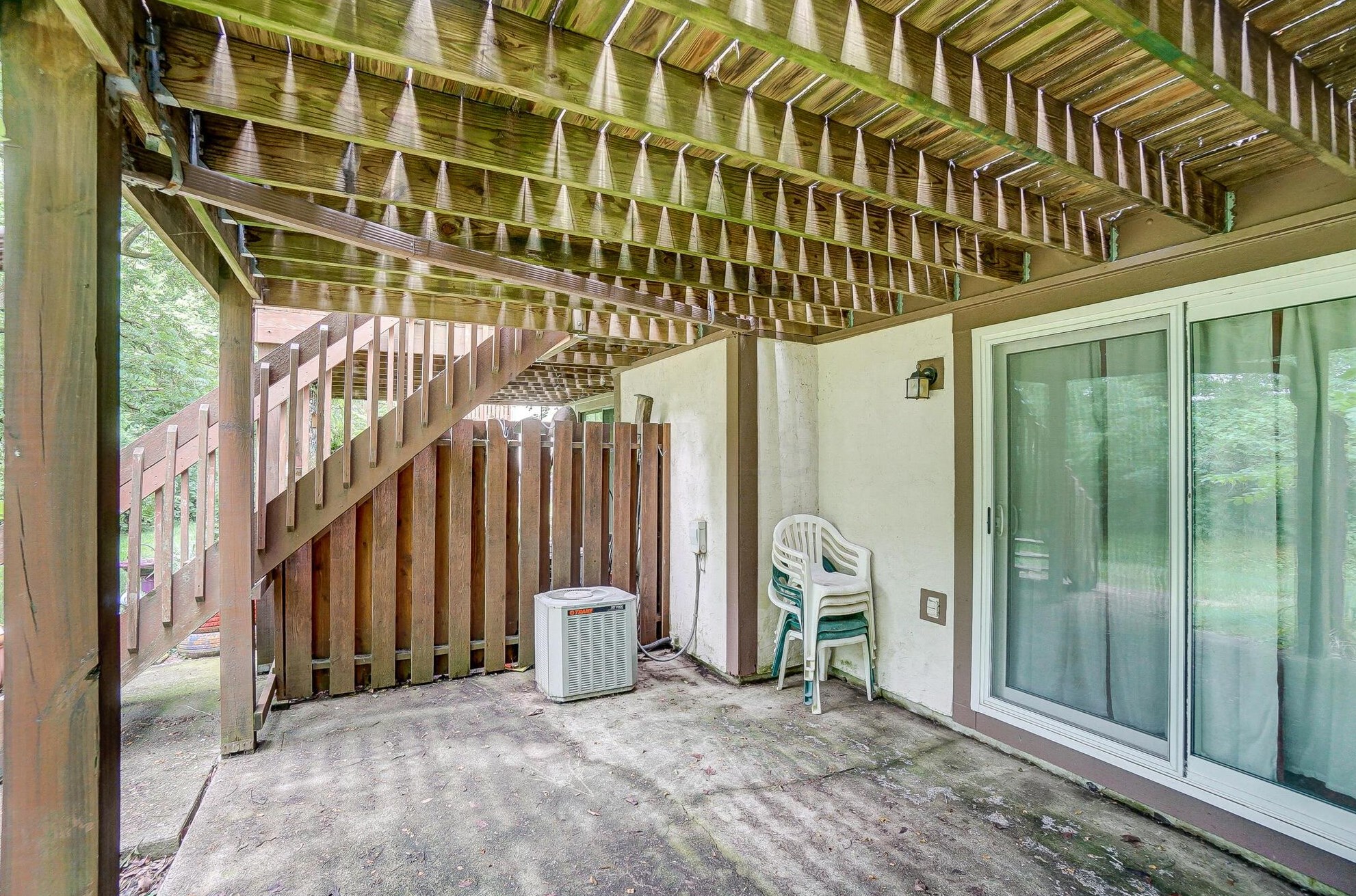 5742 Great Hall Ct, Columbus OH exterior