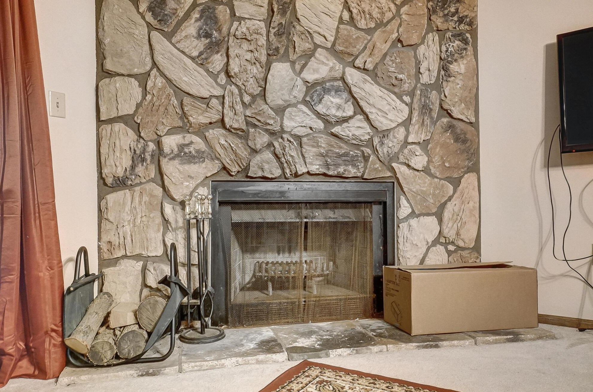 5742 Great Hall Ct, Columbus OH exterior