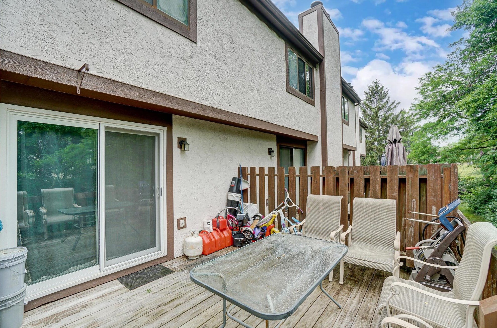 5742 Great Hall Ct, Columbus OH exterior