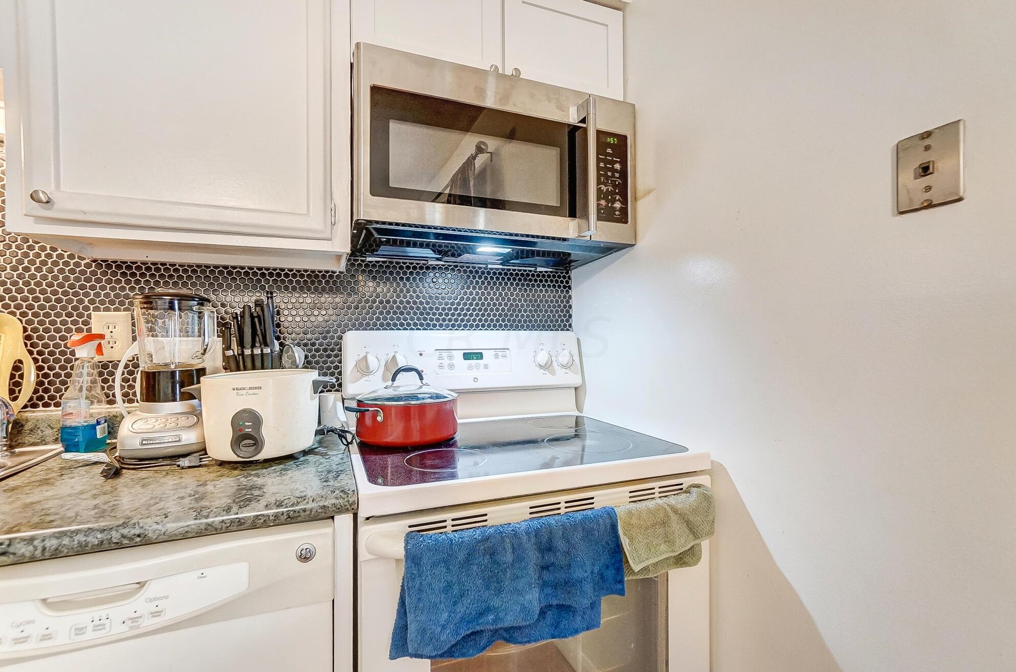 5742 Great Hall Ct, Columbus OH exterior