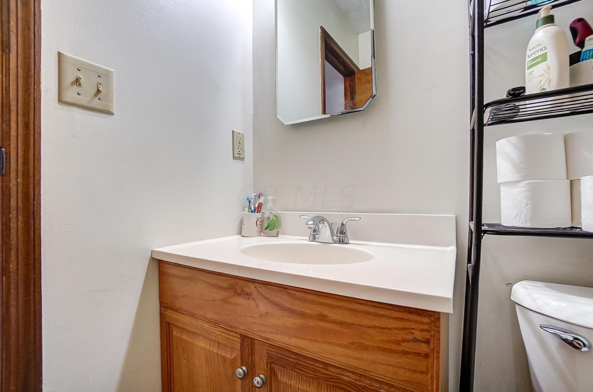 5742 Great Hall Ct, Columbus OH exterior