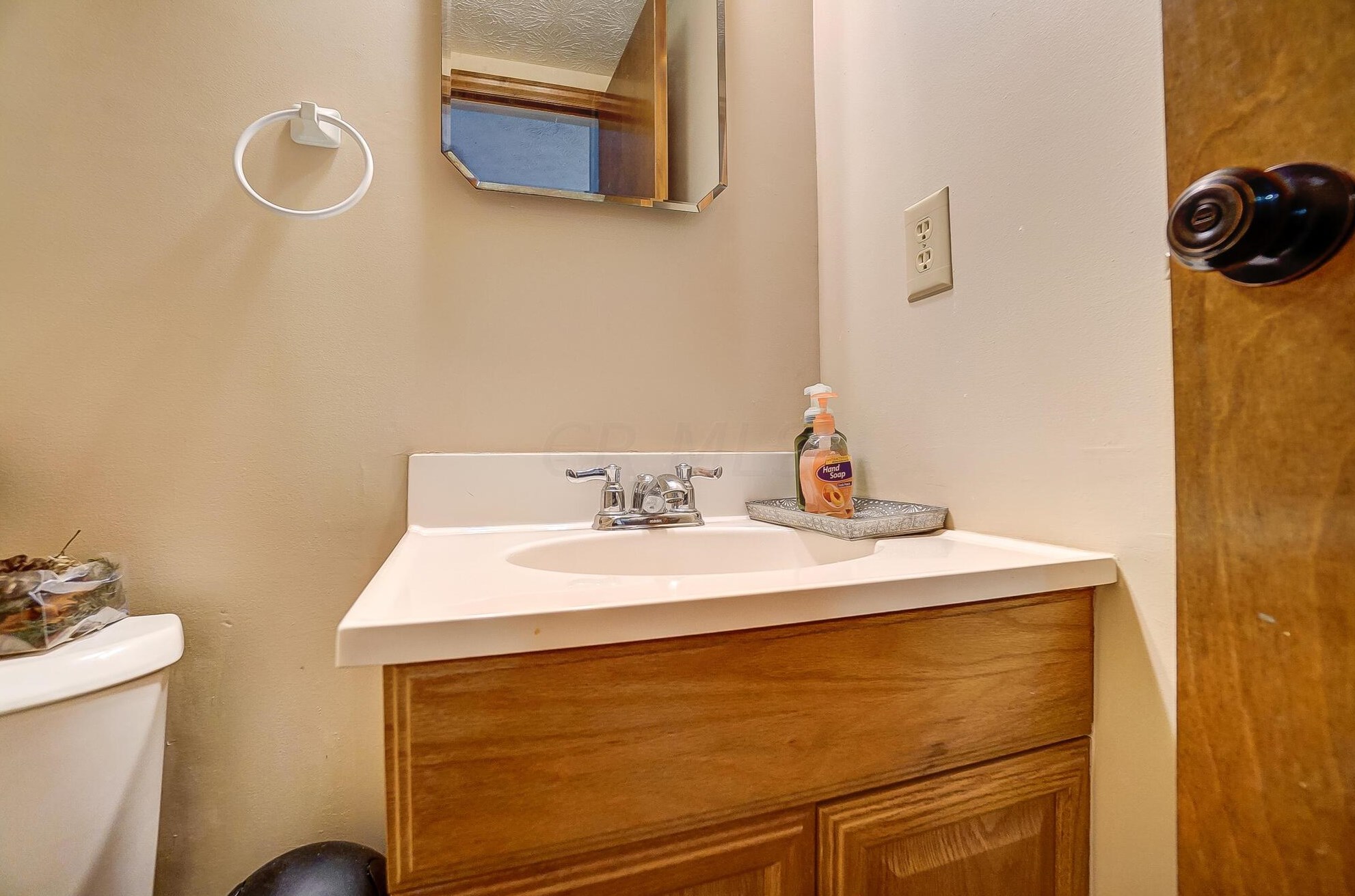 5742 Great Hall Ct, Columbus OH exterior