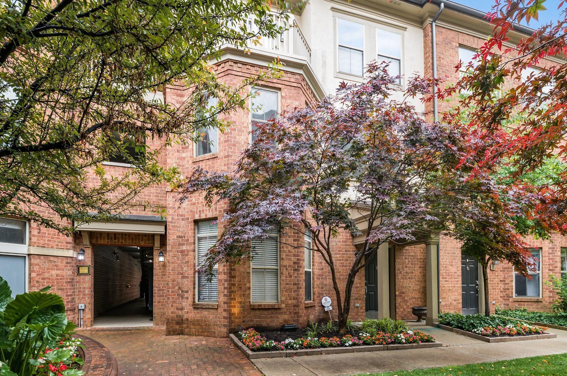 13 Victorian Gate Way, Columbus OH  43215-1682 exterior