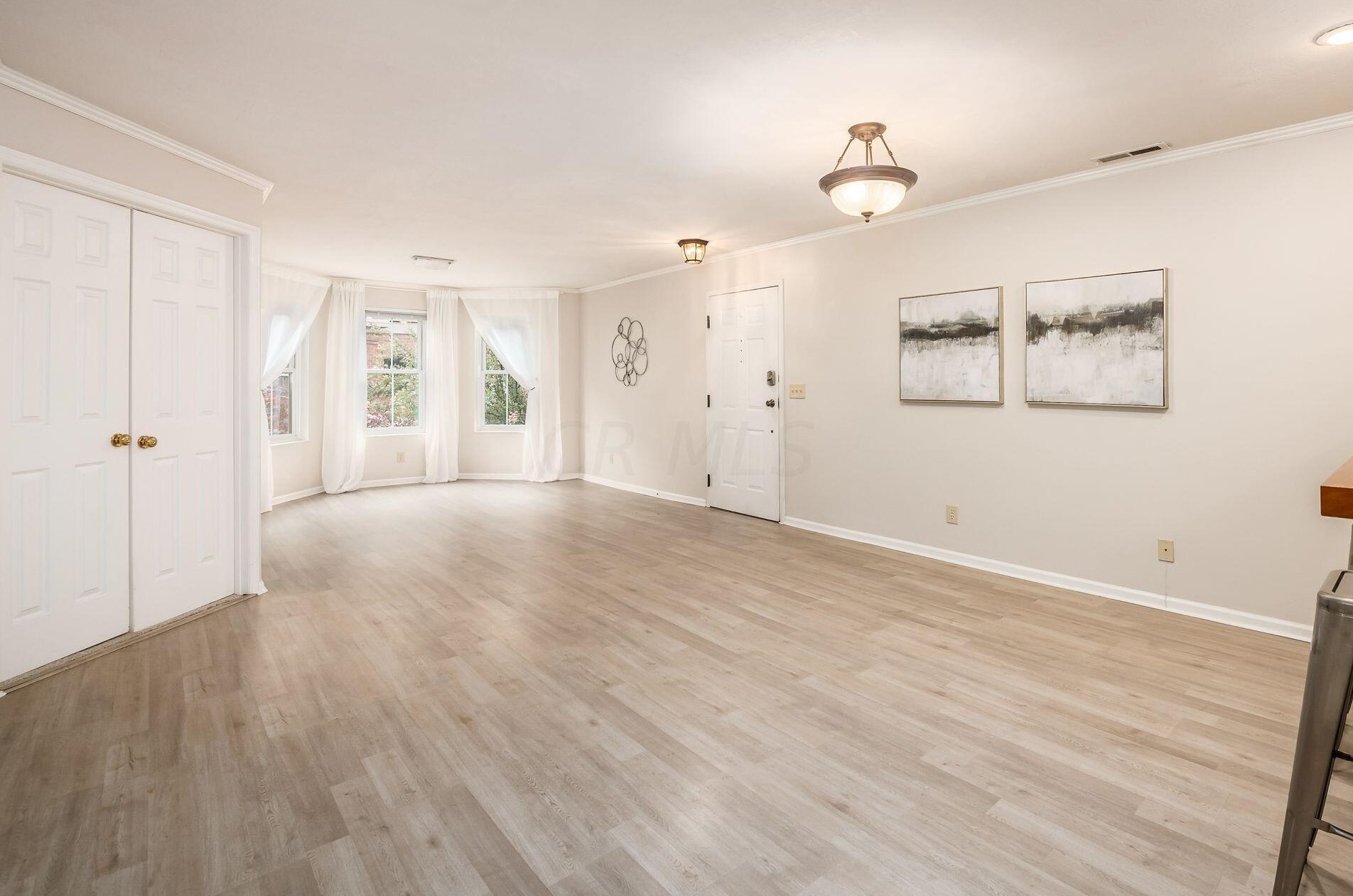 13 Victorian Gate Way, Columbus OH  43215-1682 exterior